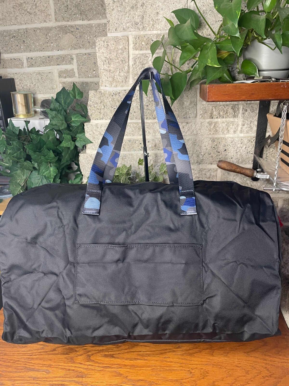 NWT TUMI NAVY CAMO BLACK PACKABLE DUFFLE FOLDABLE DUFFEL TOTE BAG TRAVEL CARRYON