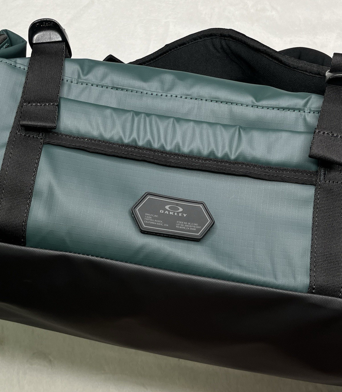NEW $140 Oakley Road Trip RC Duffle Travel Bag 50L Green Backpack FOS901037 Gym