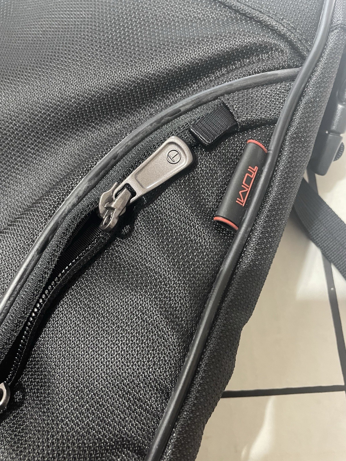 Tumi T-Tech 55336D Black Tri-Fold Nylon Travel Garment Bag Suit Bag Ballistic