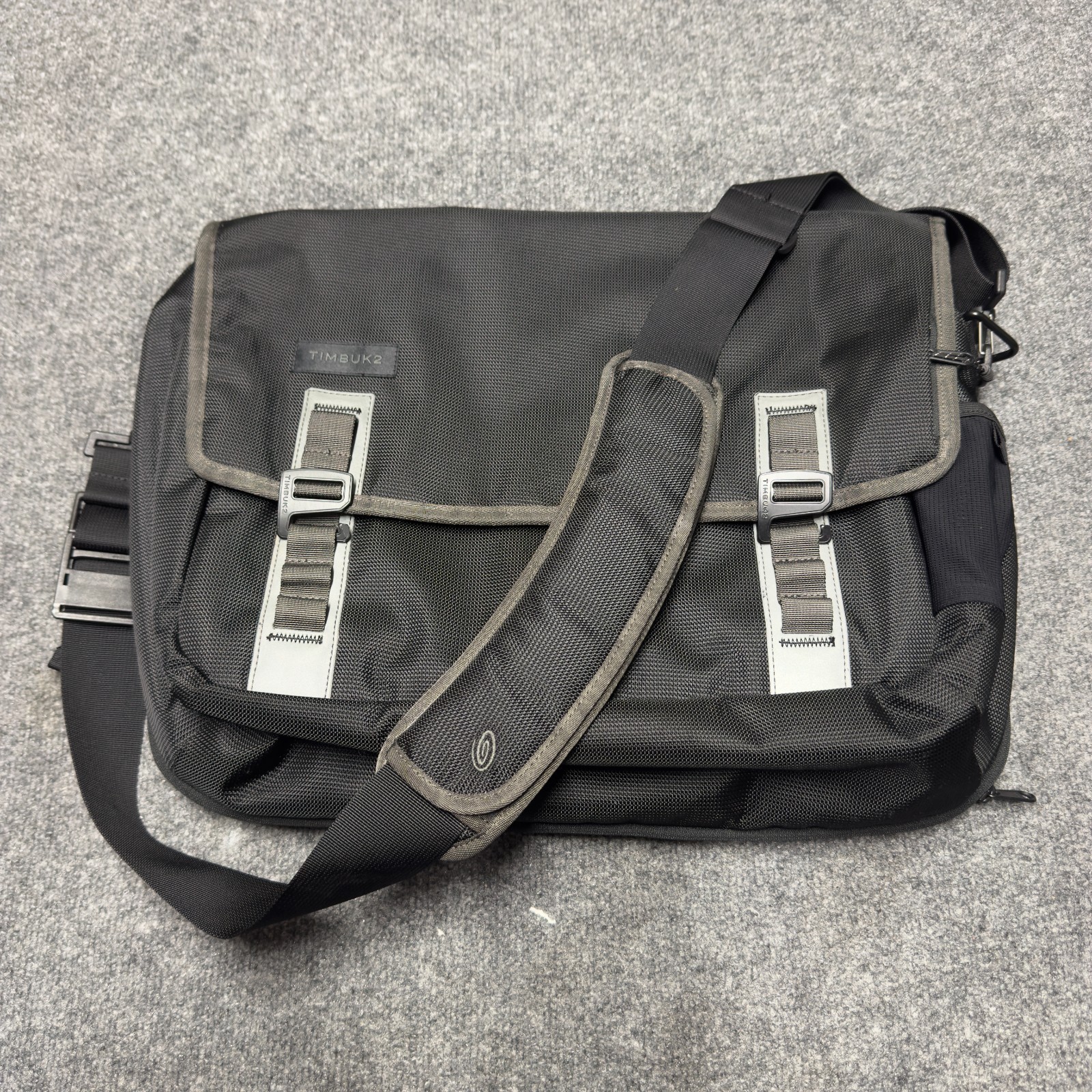 Timbuk2 San Francisco Command Messenger Cross Body Bag TSA Laptop Large Black