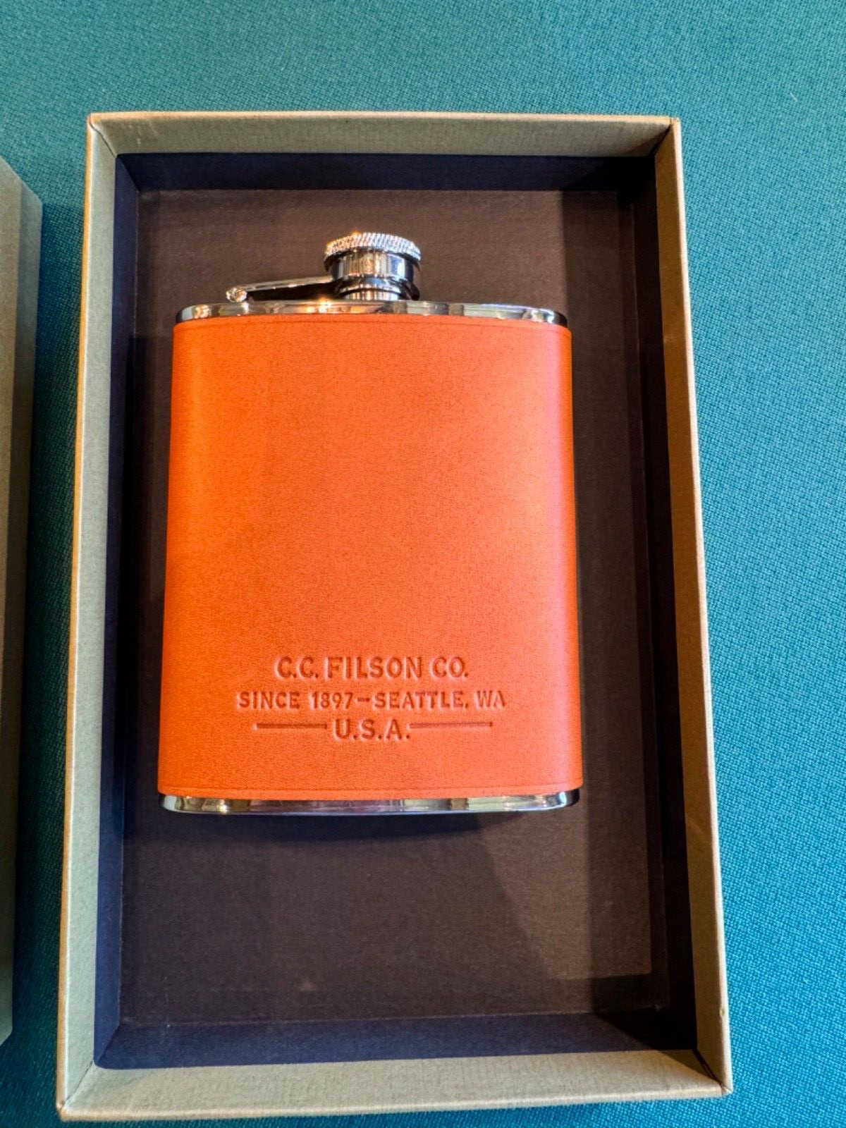 Rare Filson Dark Tan Leather Stitched Stainless Steel 6OZ Flask New in Box Rare