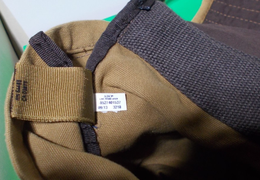 American Eagle Outfitters Finest Quality Khaki Canvas Messenger Bag NWOT