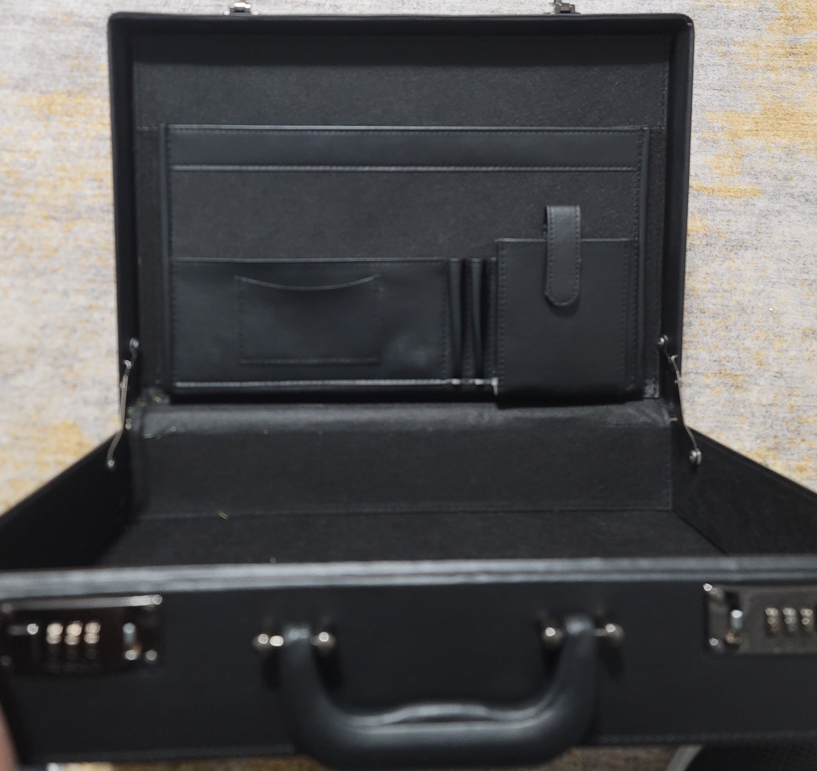 Solo Classic Vinyl Briefcase Black w/Combination Lock 17.5 inches X 12.5 X 4