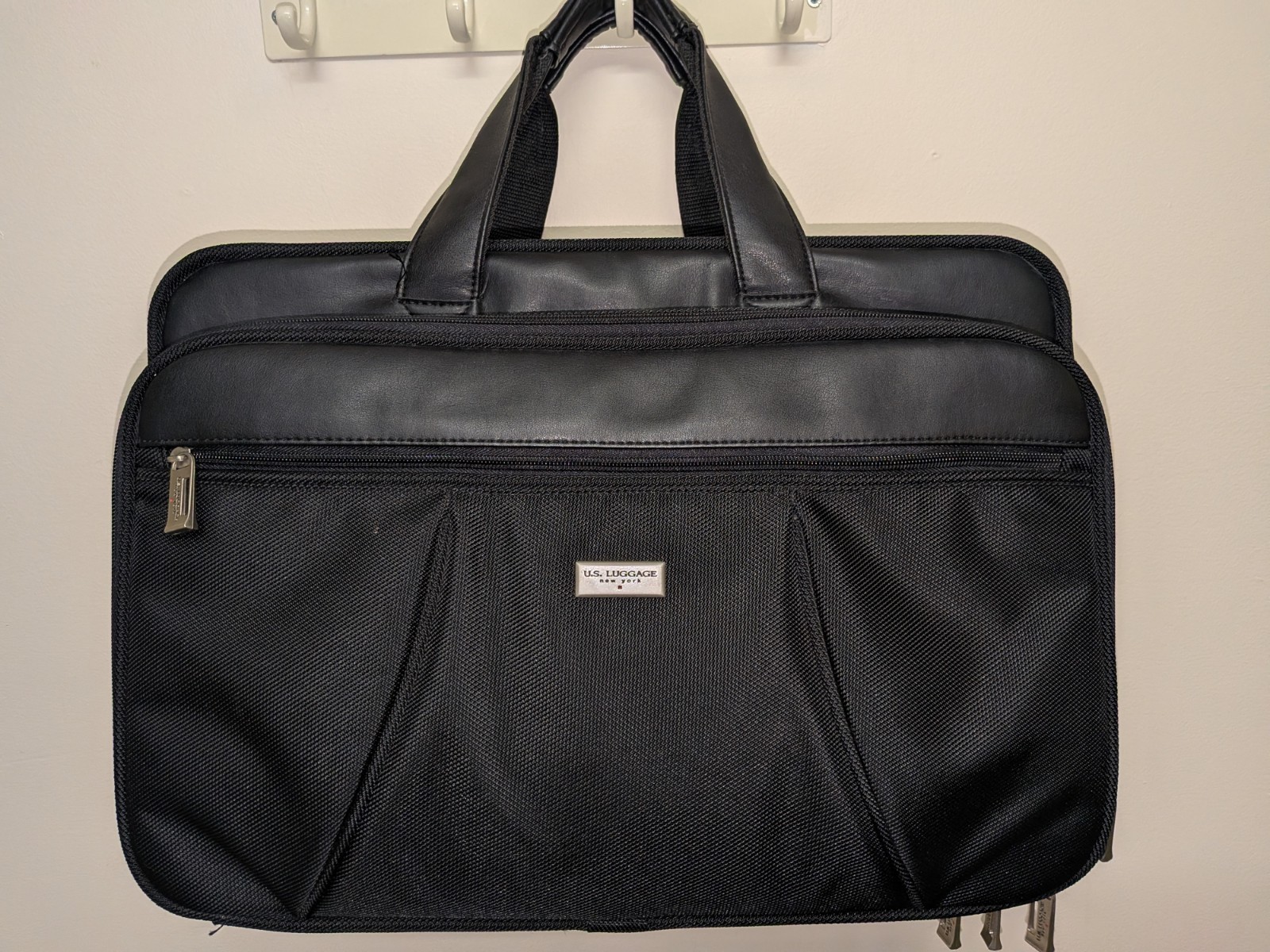 U.S. Luggage New York Black Zip Briefcase Adjustable Shoulder Strap