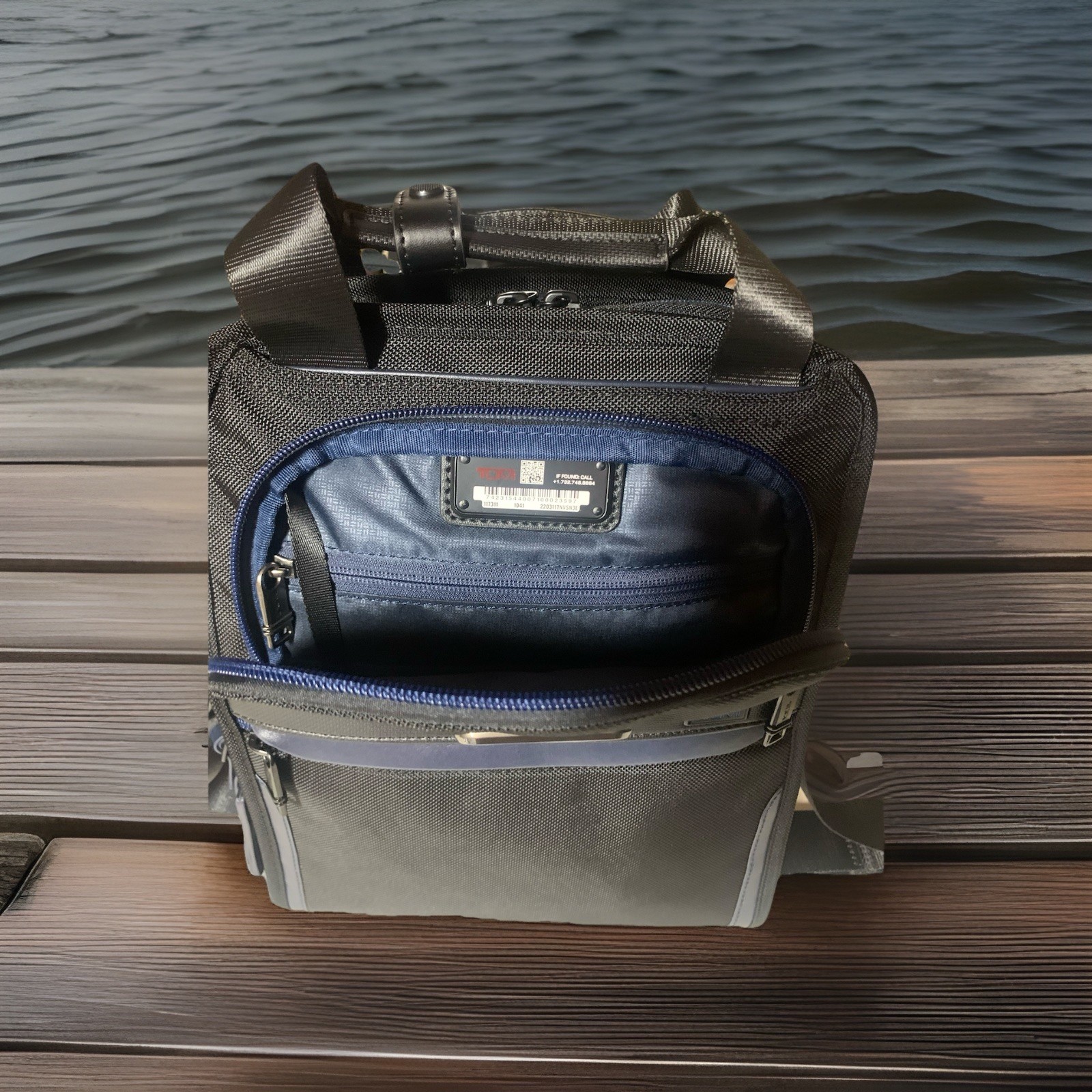 TUMI Alpha 3 Medium Travel Sling/Tote. Navy Accents) 495.00