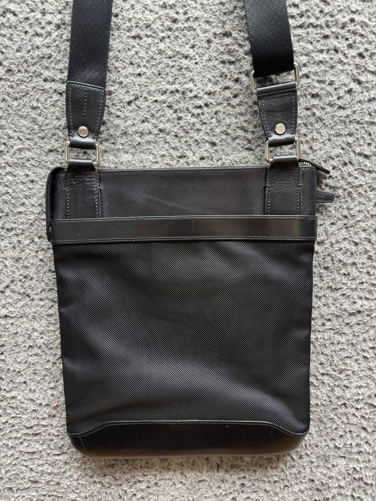 Tumi Nylon Leather Trim Flat Messenger Crossbody Bag Black 24105D Unisex