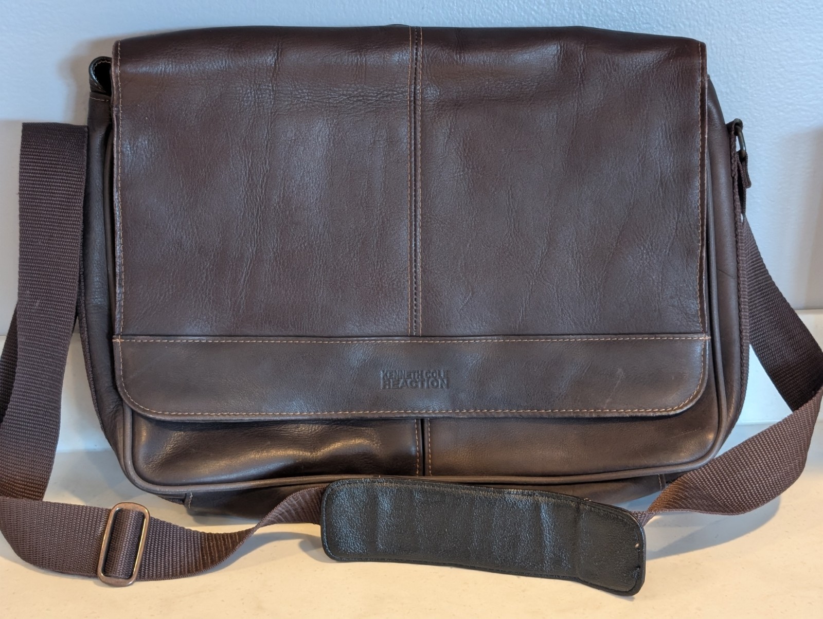 Vintage Kenneth Cole Genuine Leather Messenger Bag