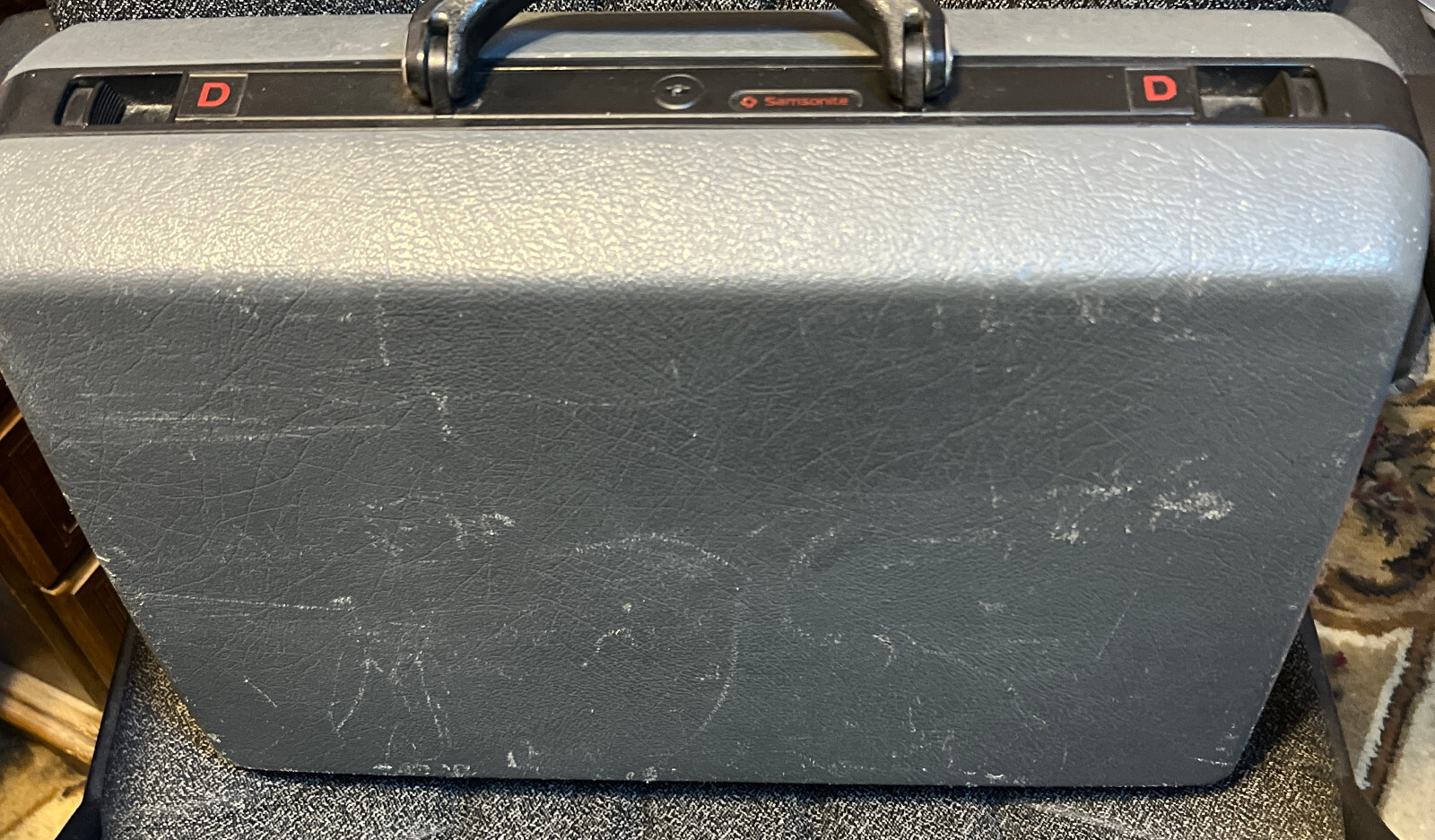 Vintage Samsonite™ ~ Broker GL Briefcase ~ Light Gray & Black ~ WITH KEY