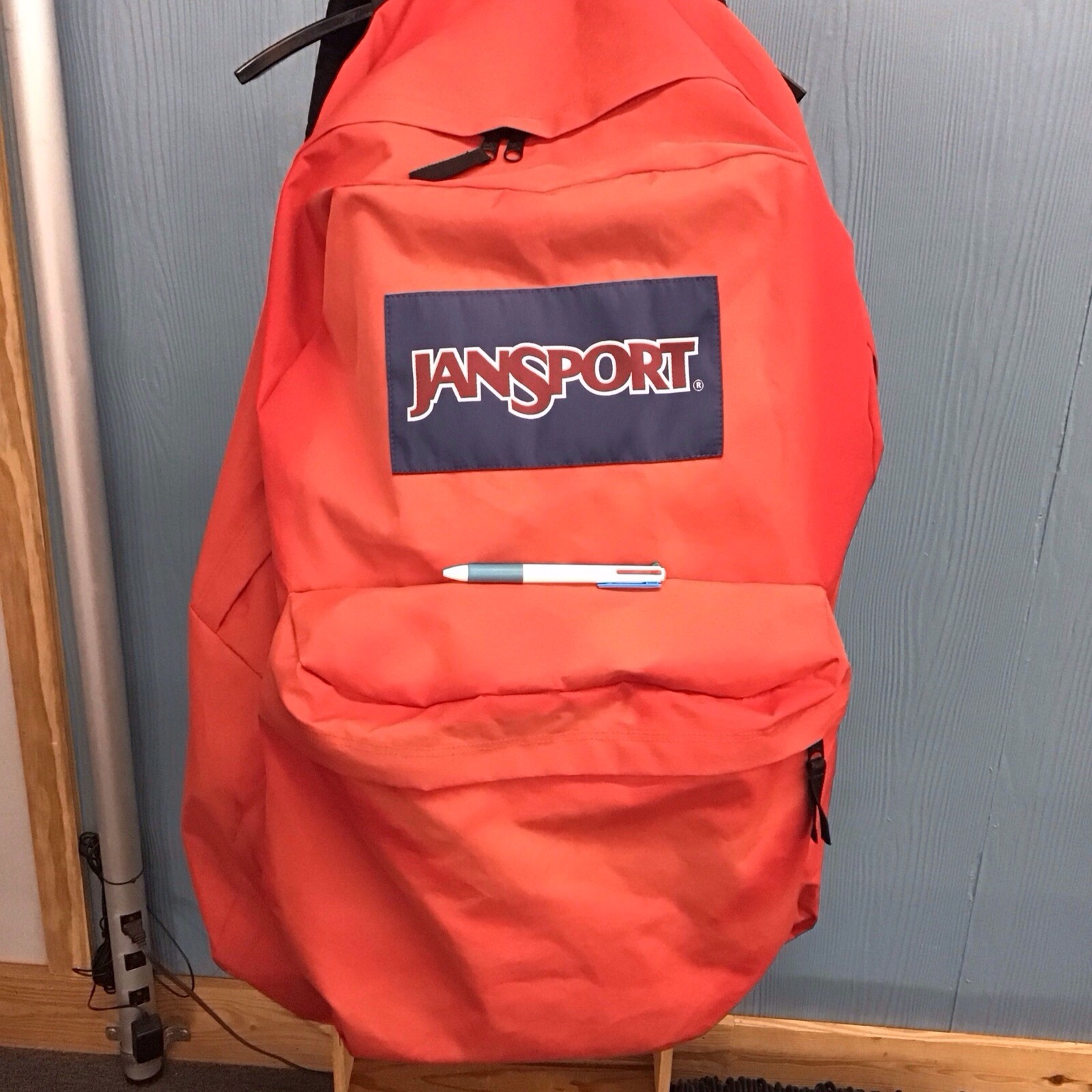 JanSport Red & Black Giant Sized Backpack – Padded Shoulder Straps – Solid – GUC