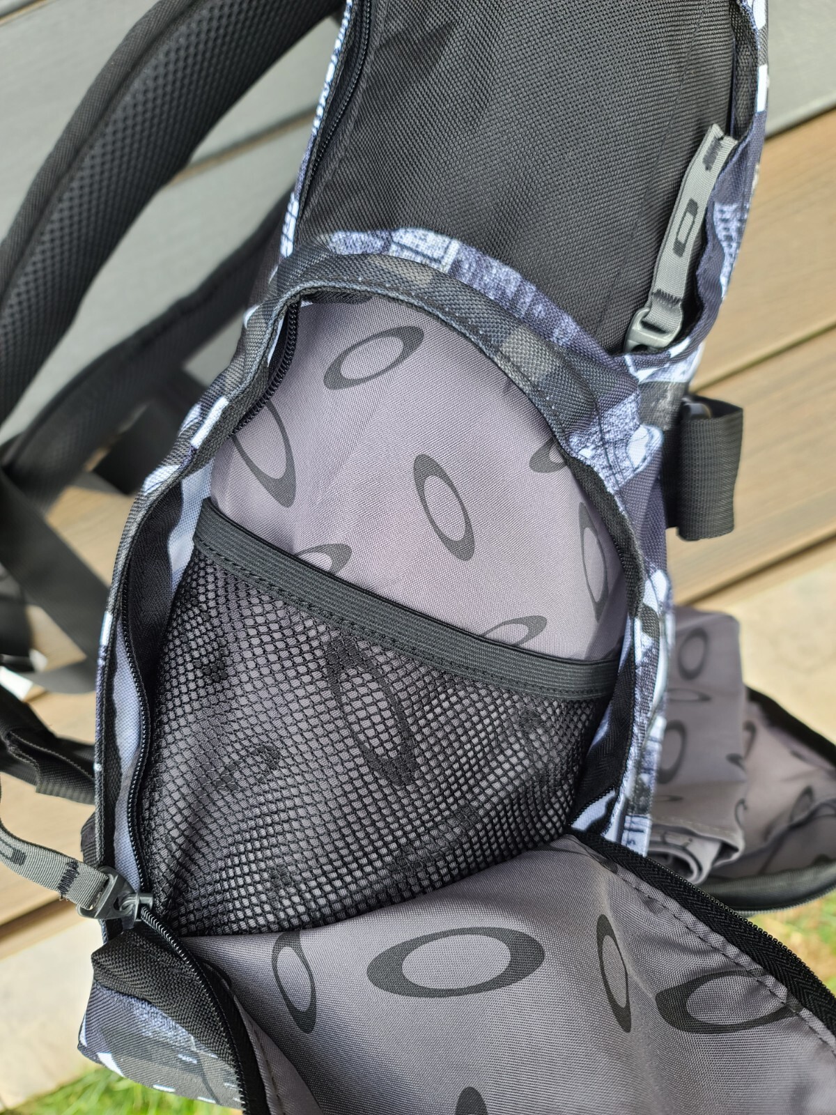 OAKLEY Limit Back Surf Pack 4.0 White Stuff Sack Mat Wet Dry Vent Bag Wax NWT