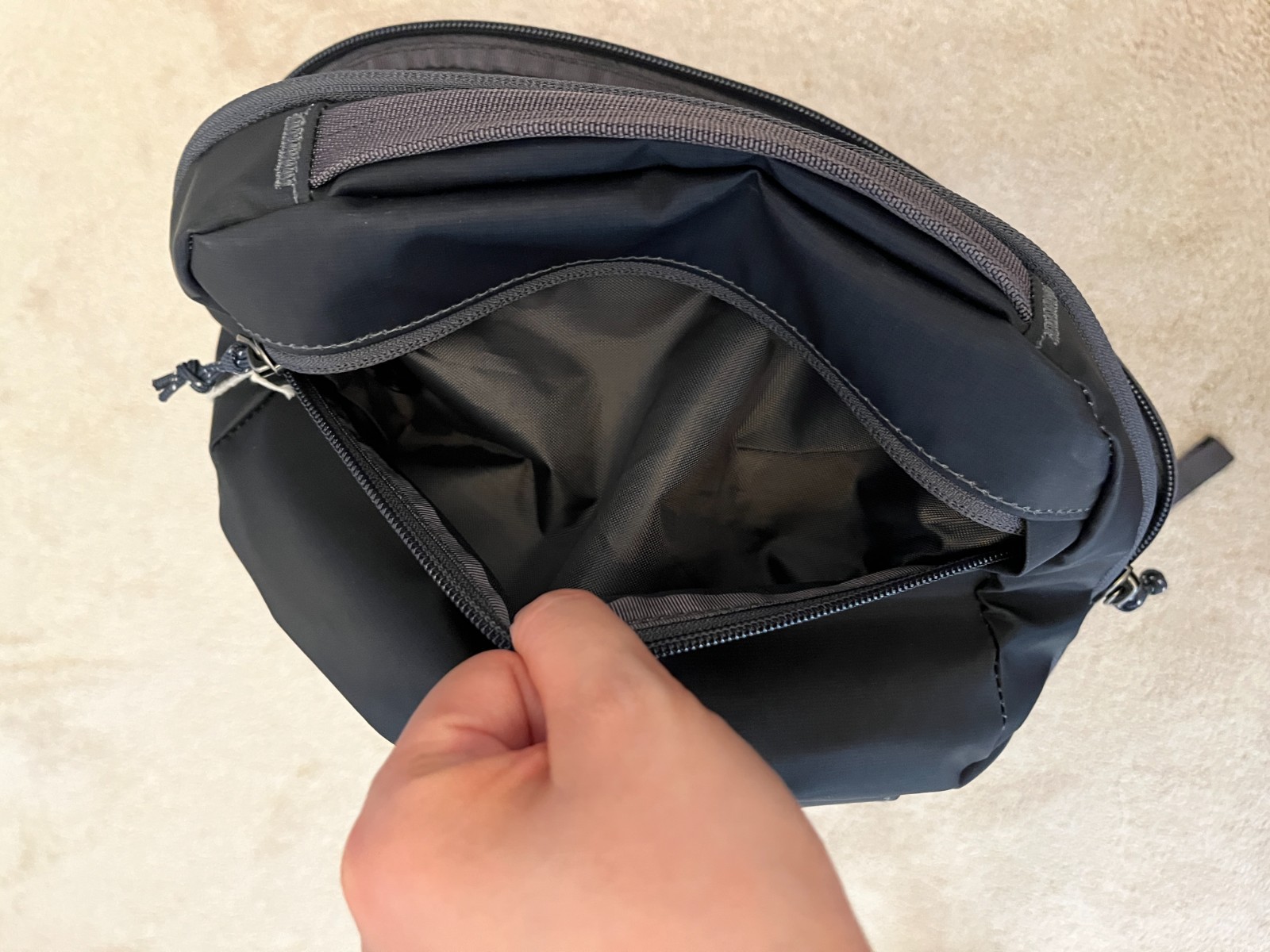 New NWOT Patagonia Black Hole Pack 25L Daypack 49298 Smolder Blue $150 MSRP