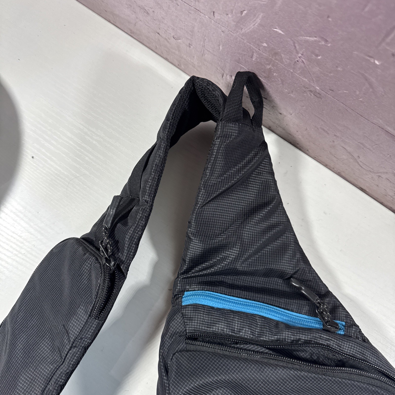 Thule Crossover Sling Bag – Used Good Condition