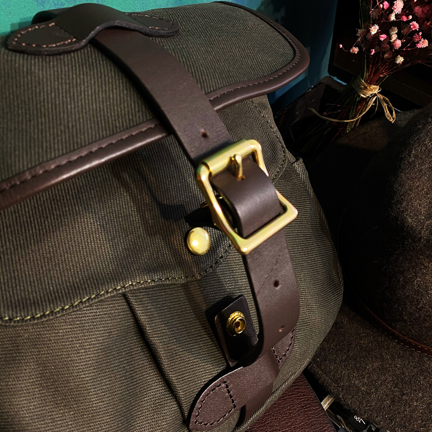 Messenger Bag Waterproof Olefin Canvas Cowhide Shoulder Strap Unisex Retro Bag