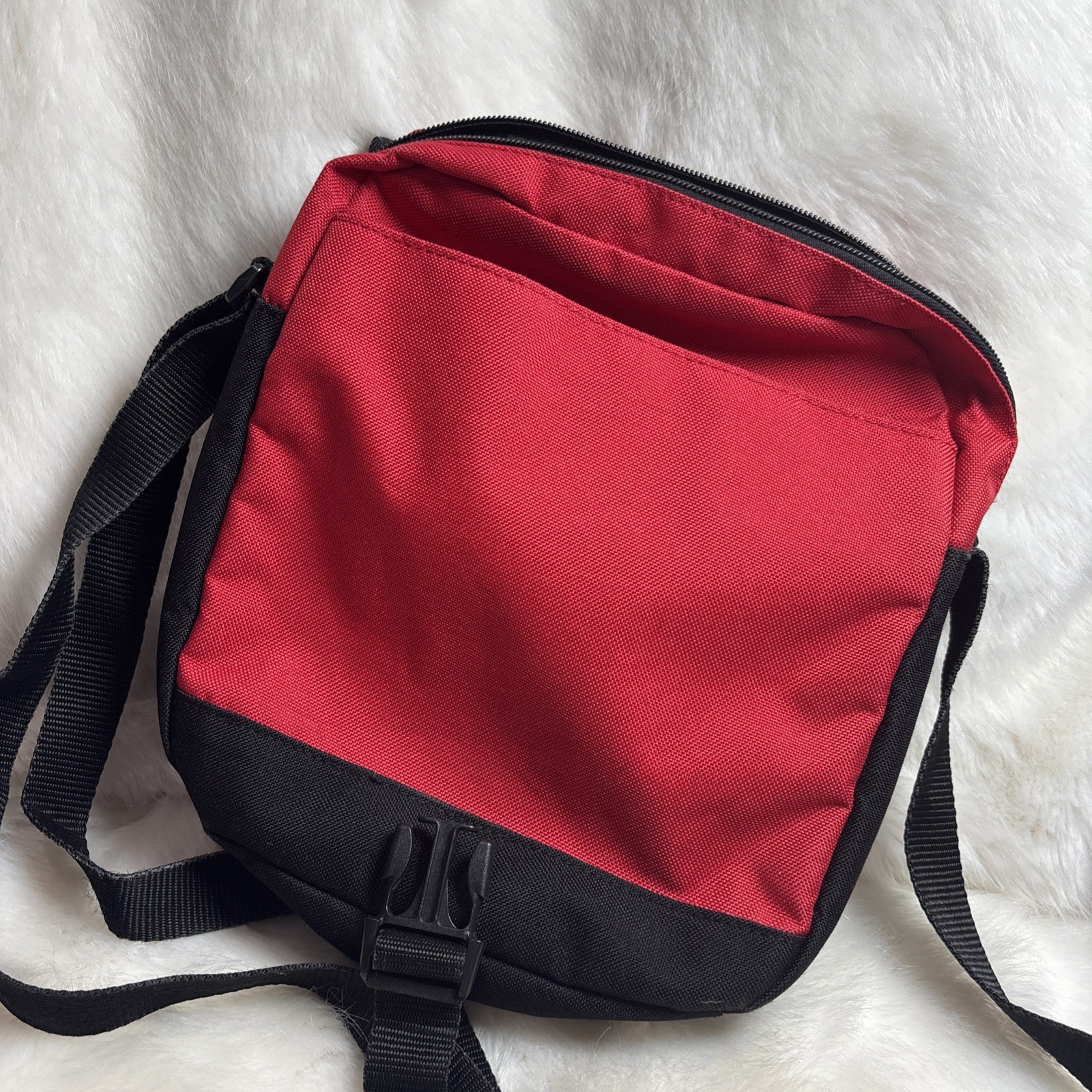 PUMA PMMO1005RED – Men`s FERRARI PORTABLE Regular Portable Crossbody Bag EUC