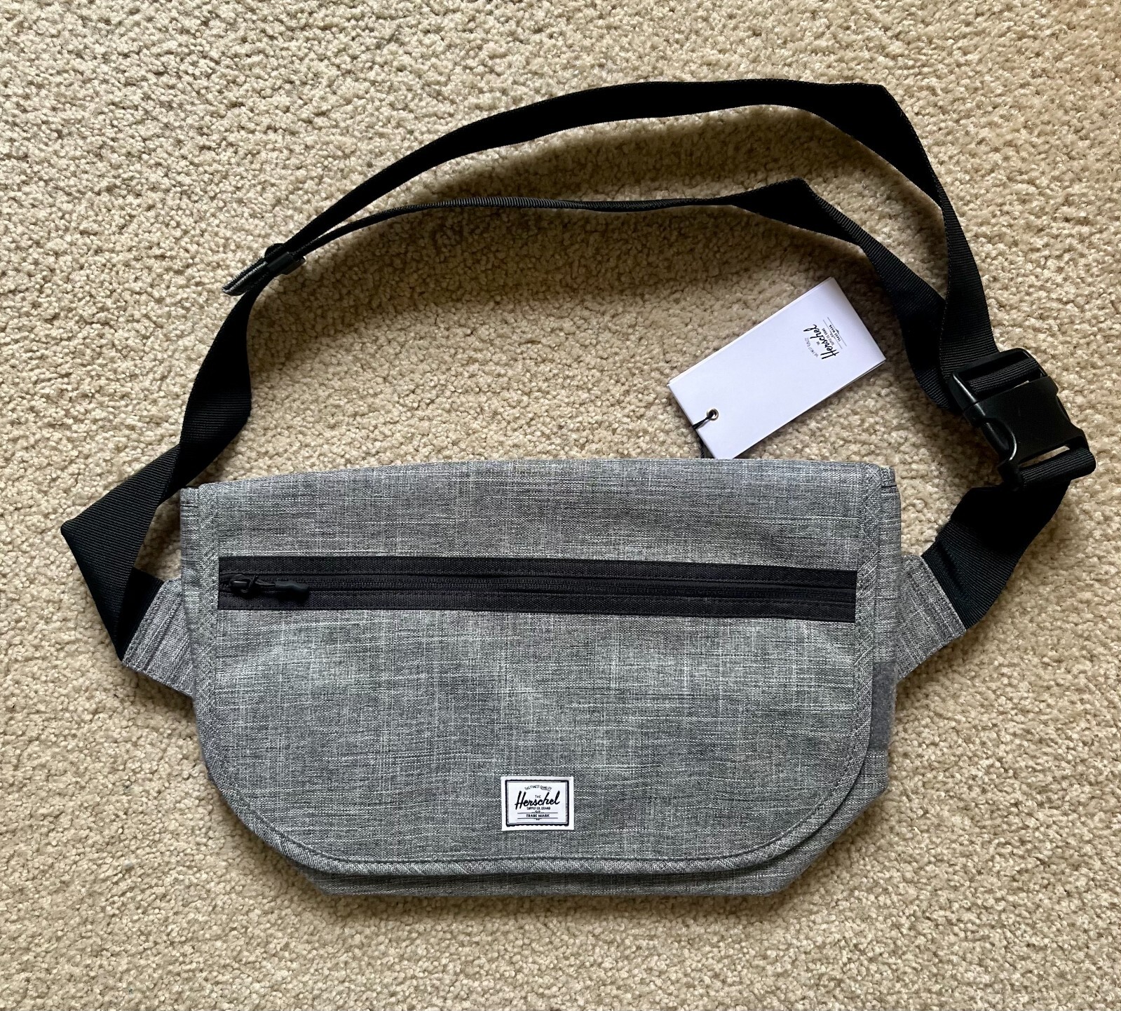 NWT HERSCHEL Messenger Bag Crossbody Grade Mid-Volume Raven Crosshatch Gray 11″
