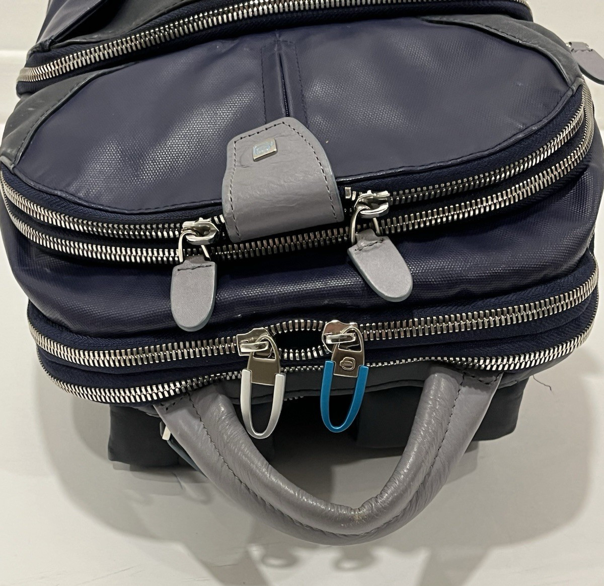 Piquadro Coleos Small Leather Laptop Backpack Purple-Blue Gray with Rain Cover
