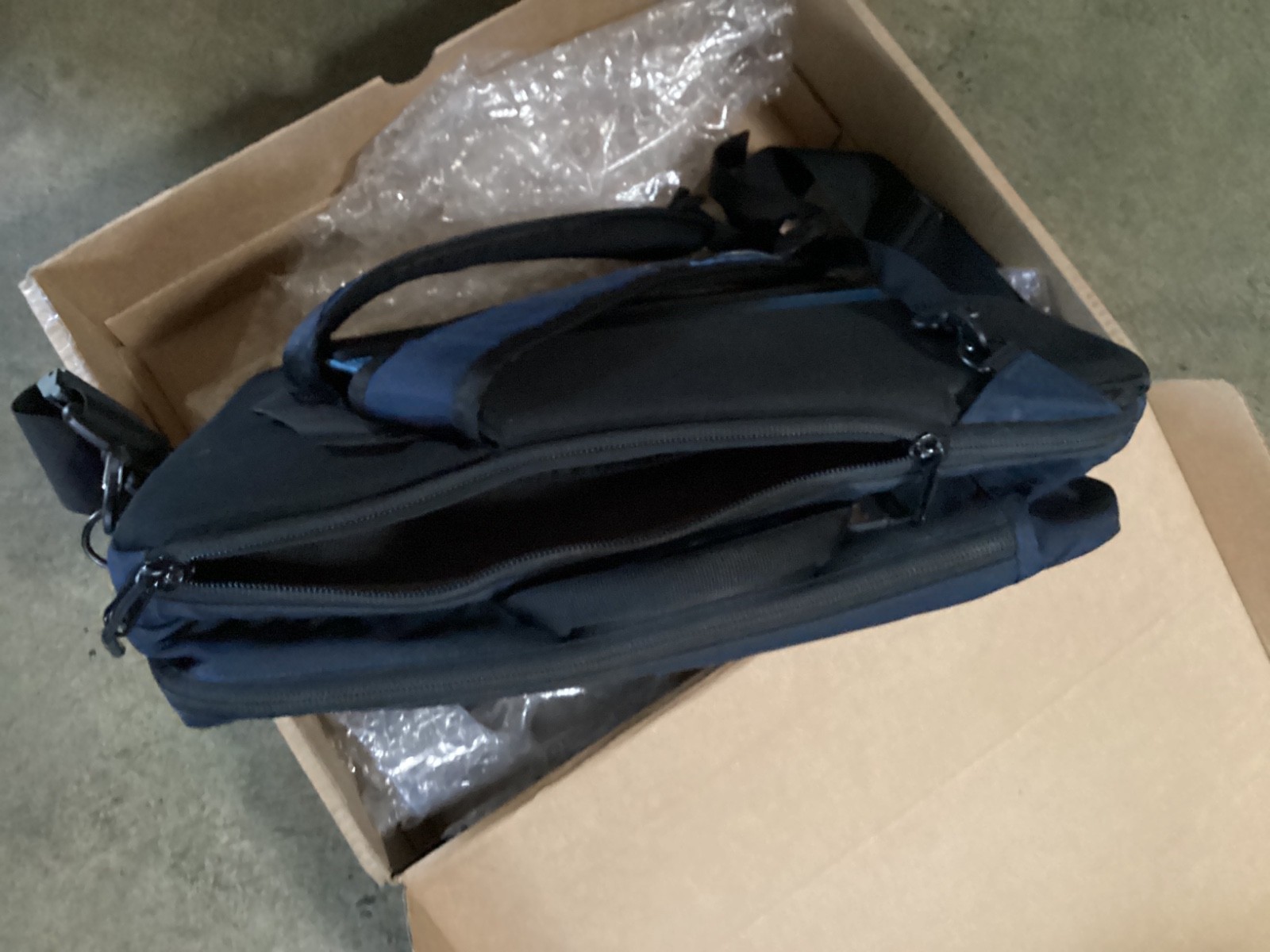 Timbuk2 Briefcase, Messenger Bag, Backpack 3 In 1 Laptop bag .