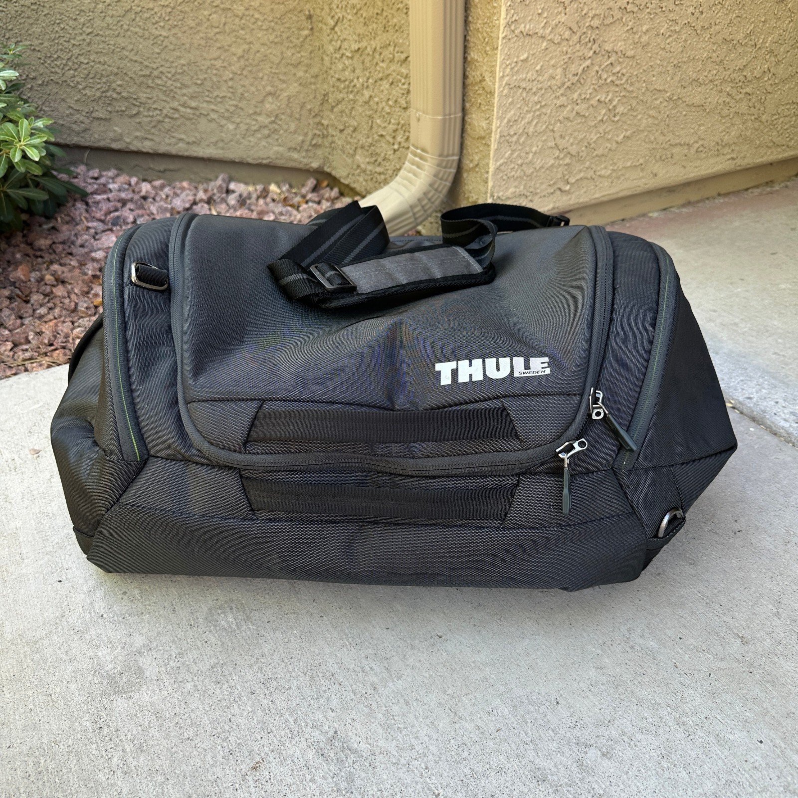 Thule – Weekender Duffel 25″ x 17″ x 13″ Travel Bag Cross Body Large