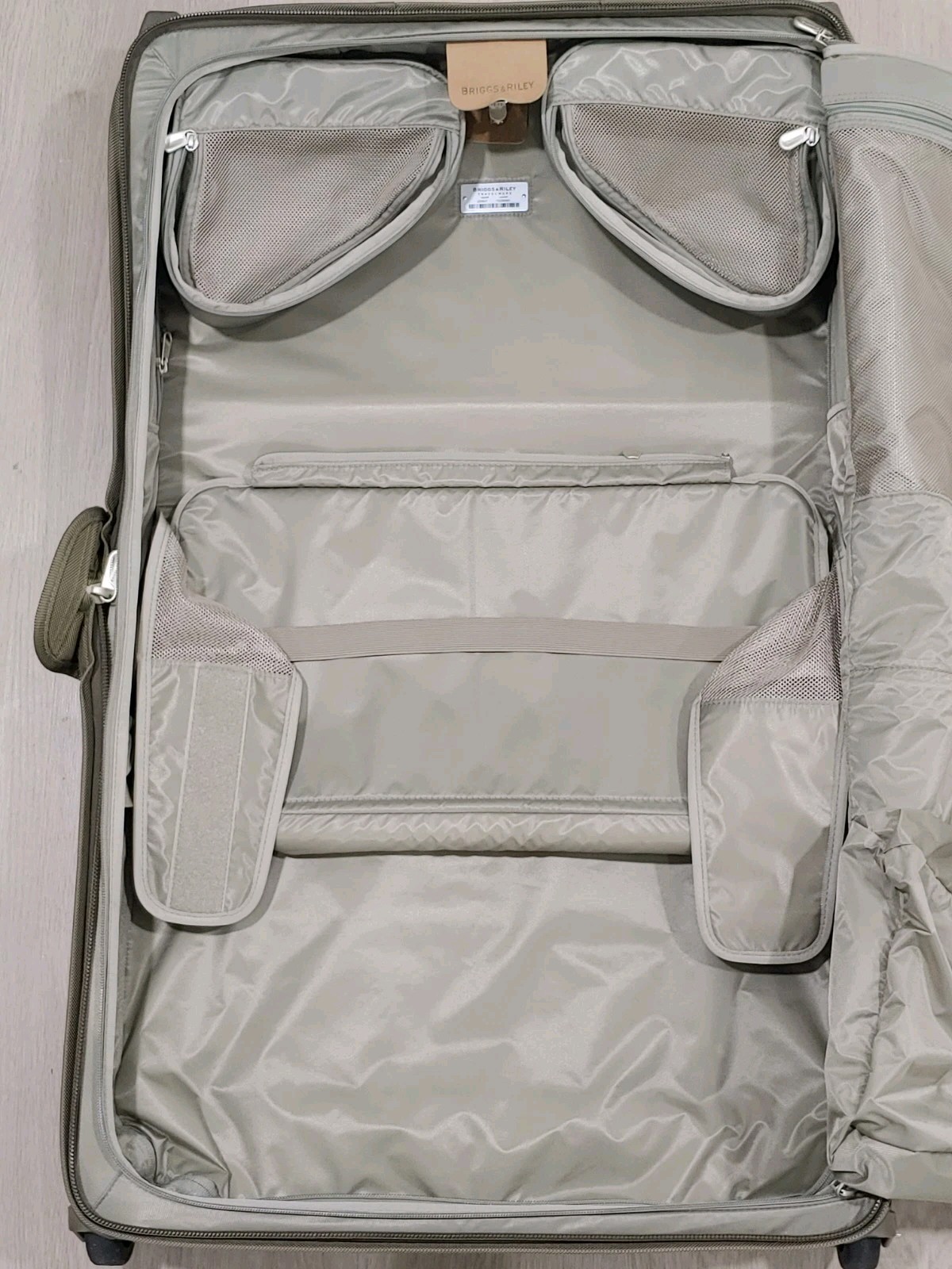 Very Good Briggs & Riley Baseline Wardrobe Bag Suitcase Special Travel Business