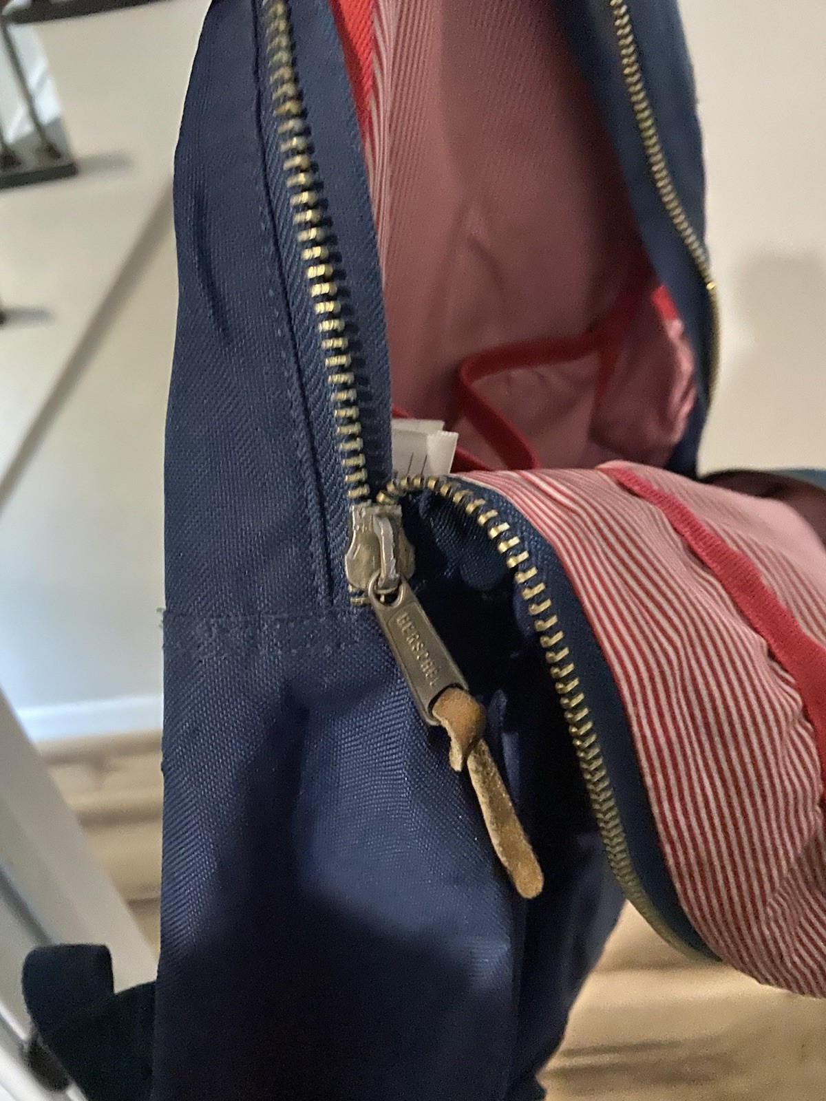 Herschel Backpack, (needs easy zipper repair)BLUE, Classic 23.0l | FAST SHIPPING