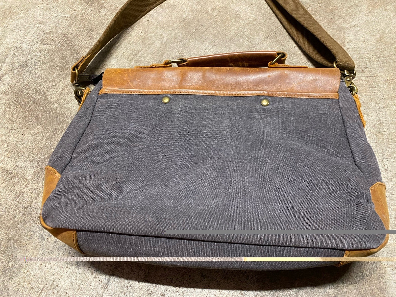 WOWBOX Brown Messenger Bag Adjustable Strap Magnetic Zip Inner Outer Pockets