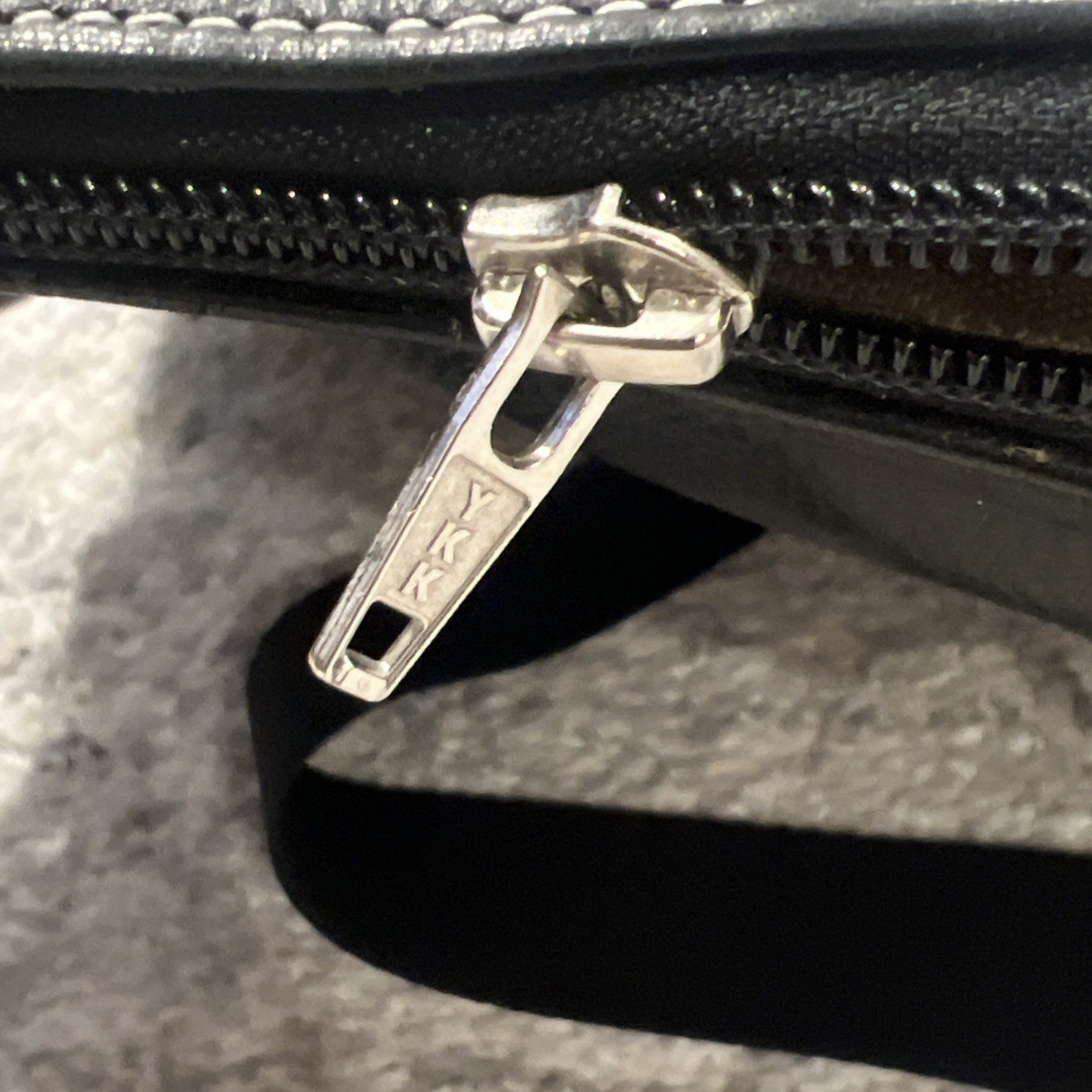 Boconi Black Leather Tumbled Pebbled Messenger Briefcase Laptop Case EUC