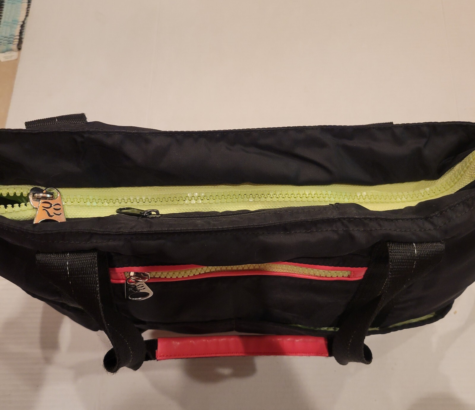 Rare Earth by Stone Mountain Nylon Neon Tote Yoga Gym Bag Preowned