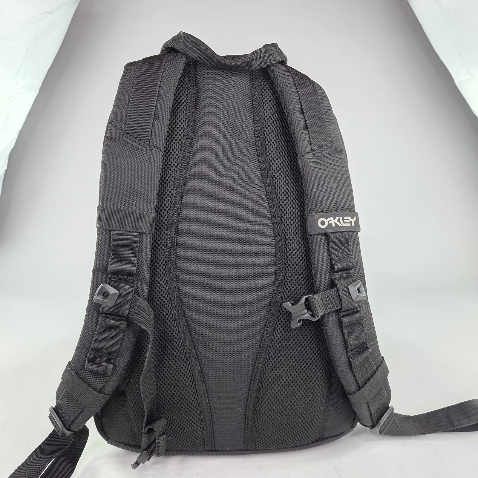 Oakley 20L Street Backpack Black Pockets Outdoor Company Logo Casual Backpacks