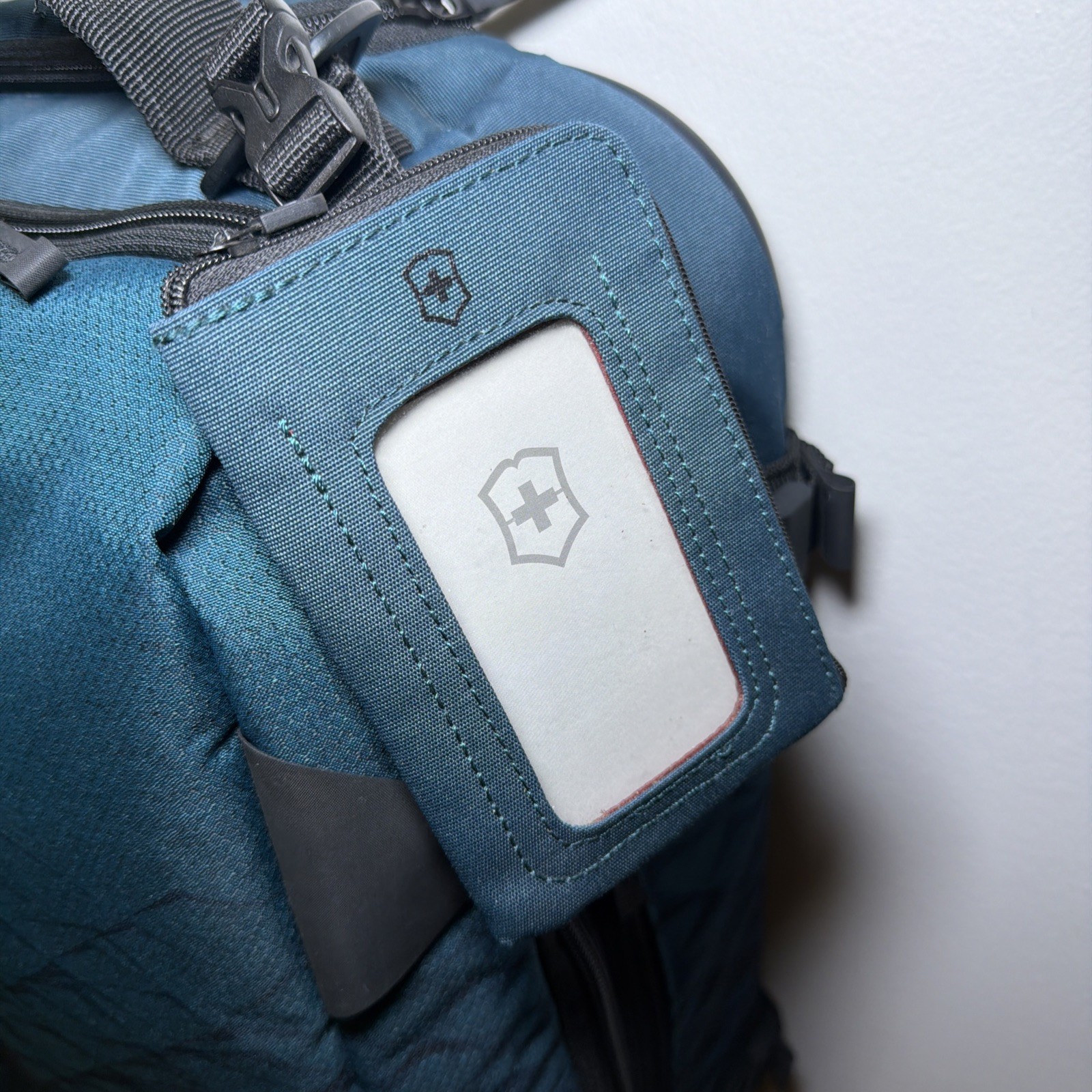 Victorinox Carry Case VX Touring Global Wheeled Carry On 601477 Dark Teal Blue