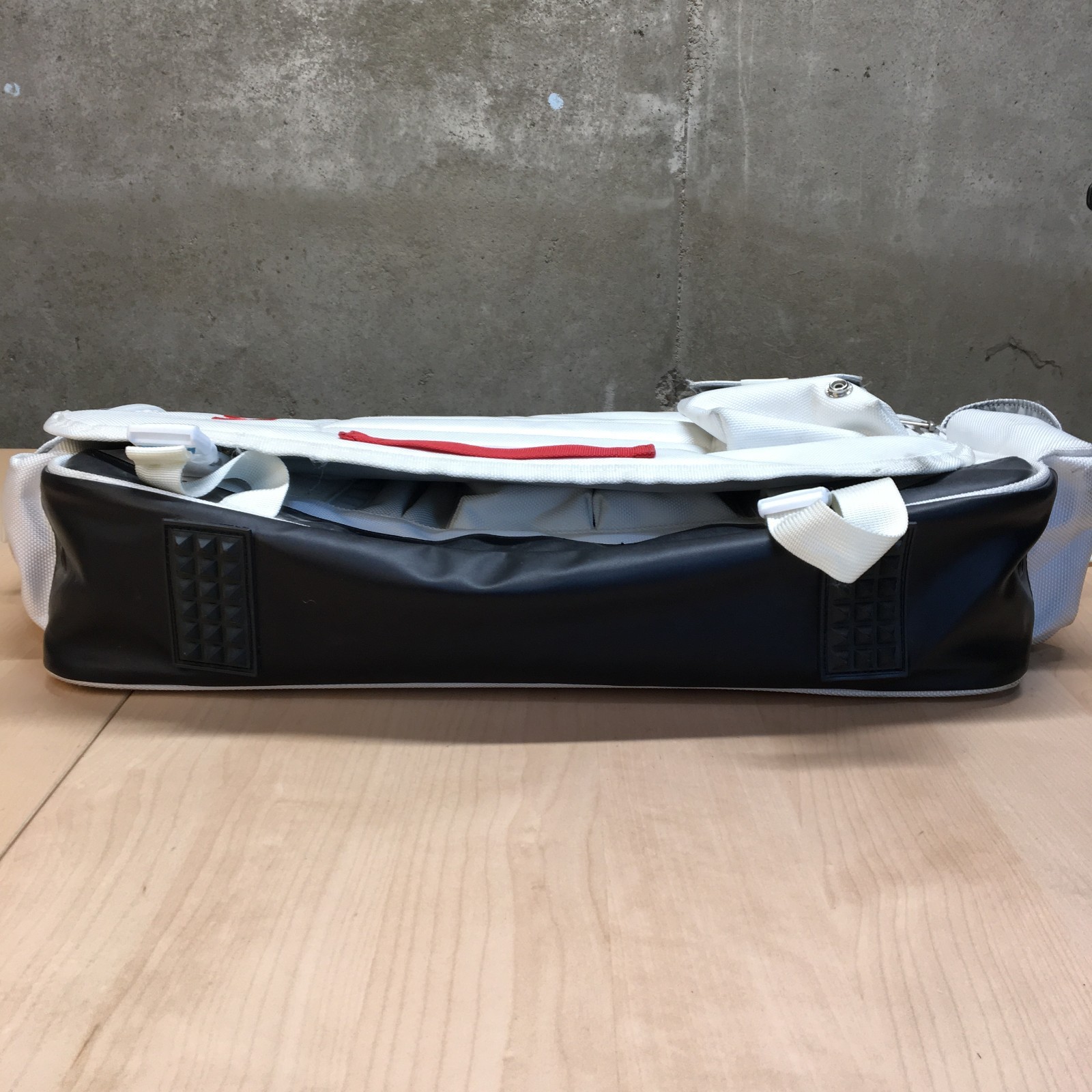 Thinkgeek 2001: A Space Odyssey Messenger Bag White NASA Astronaut Theme Laptop