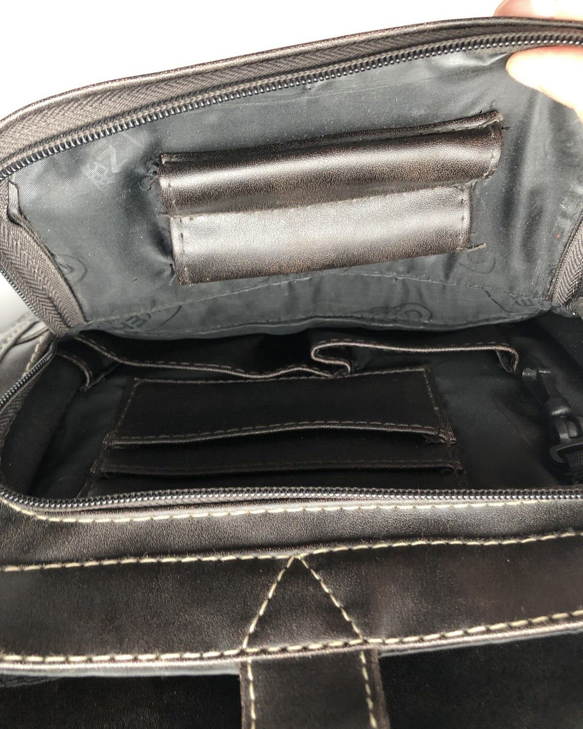 Overland Travel Ware Expandable Messenger/Laptop Brown Distressed Leather