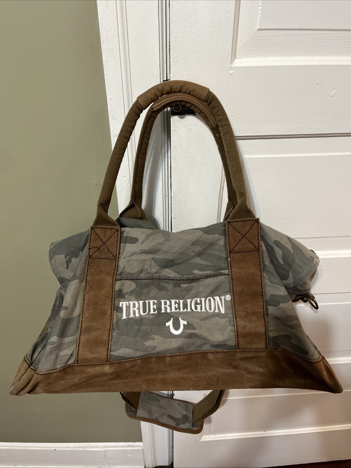 Vtg True Religion Men’s TR Duffle Bag in Camo cool 20″x19″x10″ (LS)