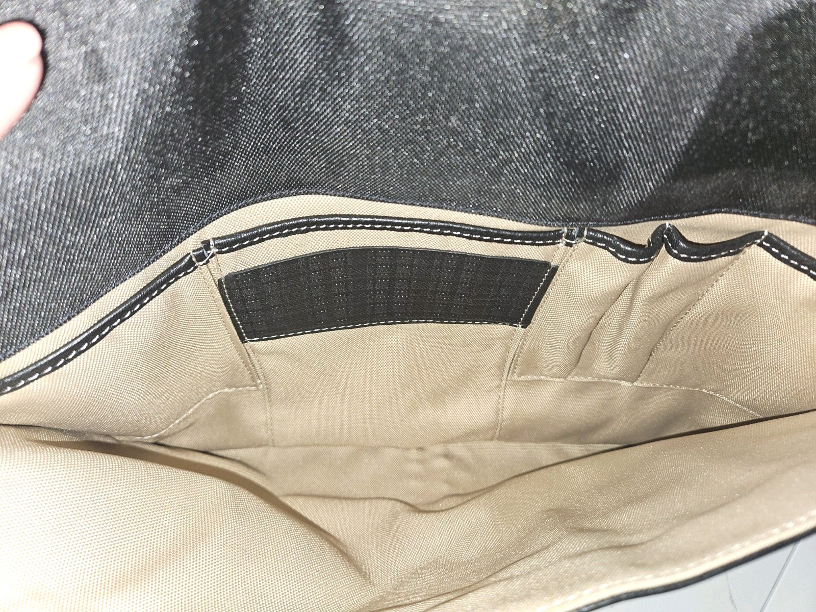 Boconi Black Tumbled Leather Messenger Laptop Bag 16x11x3.5