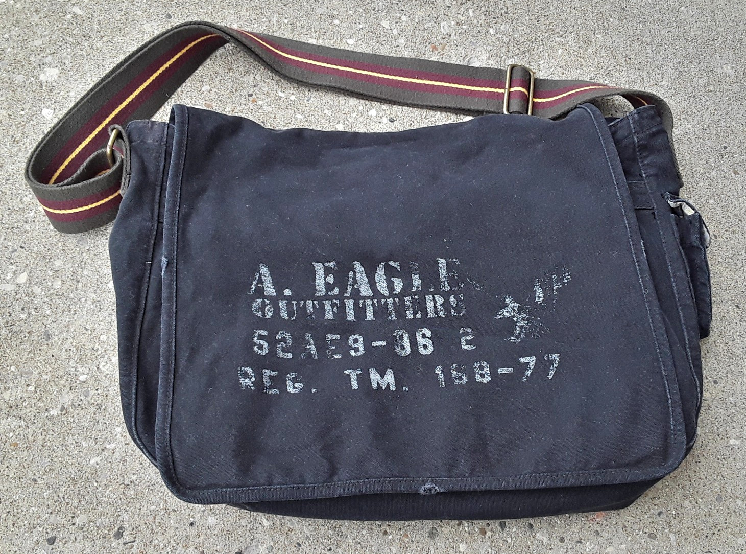 American Eagle Outfitters Y2K 90’s Canvas Messenger Bag Black Laptop Sleeve VTG