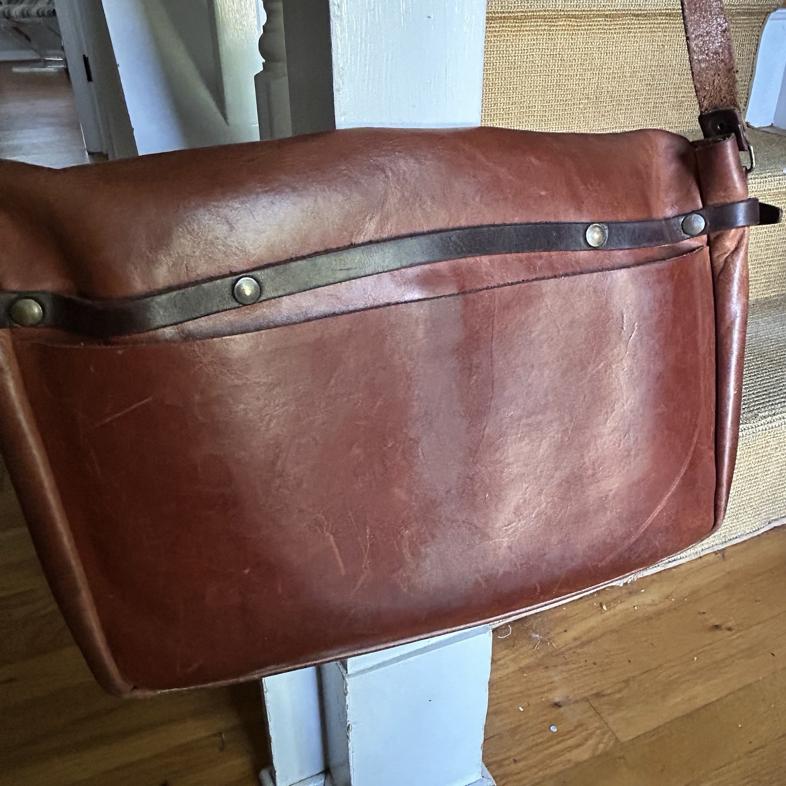 Whipping Post WP Standard Large Leather Brown Distressed Messenger Bag