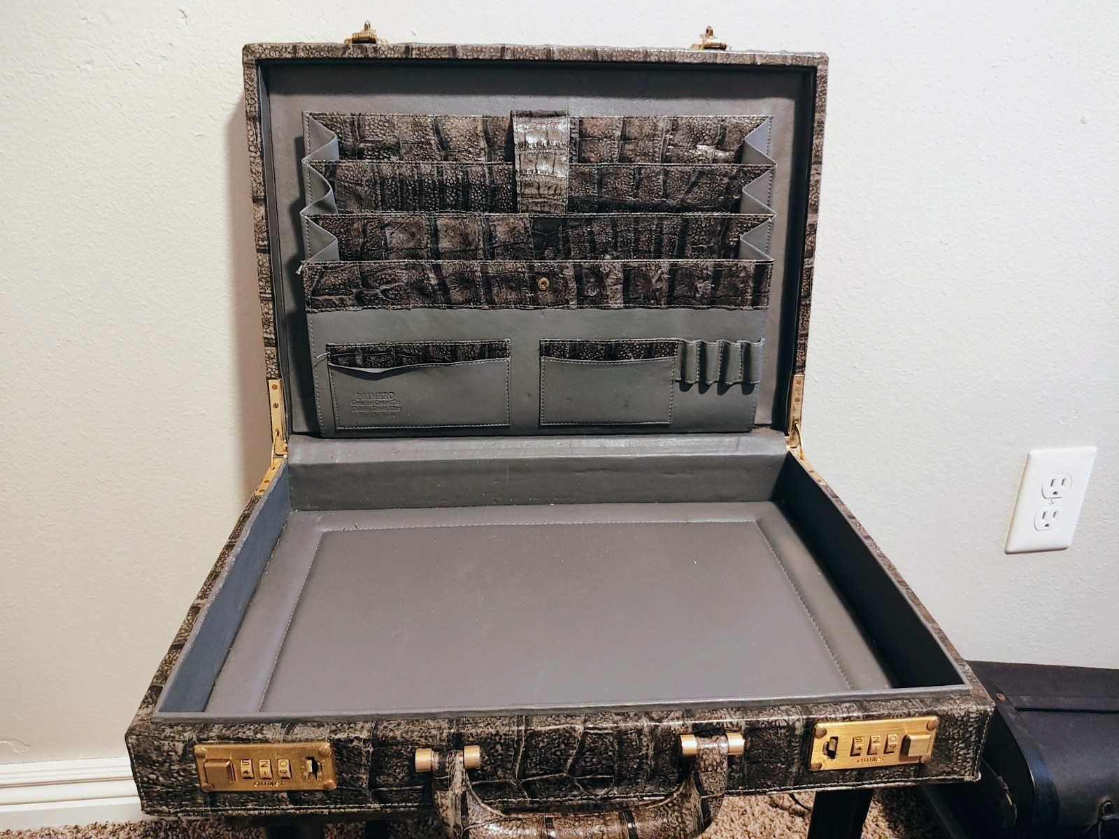 PRIMEIRO Luxury Genuine Crocodile Skin Leather Hard Case Attaché Briefcase Gray.
