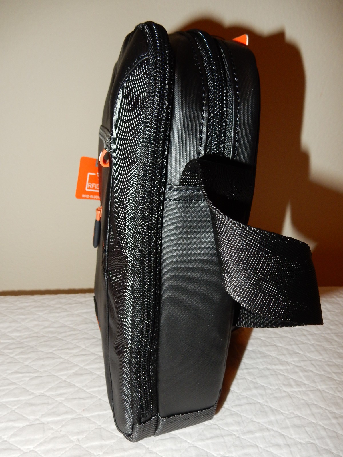 NWT Hedgren Crossing Passage Vertical Crossover RFID Travel Bag – Black Orange