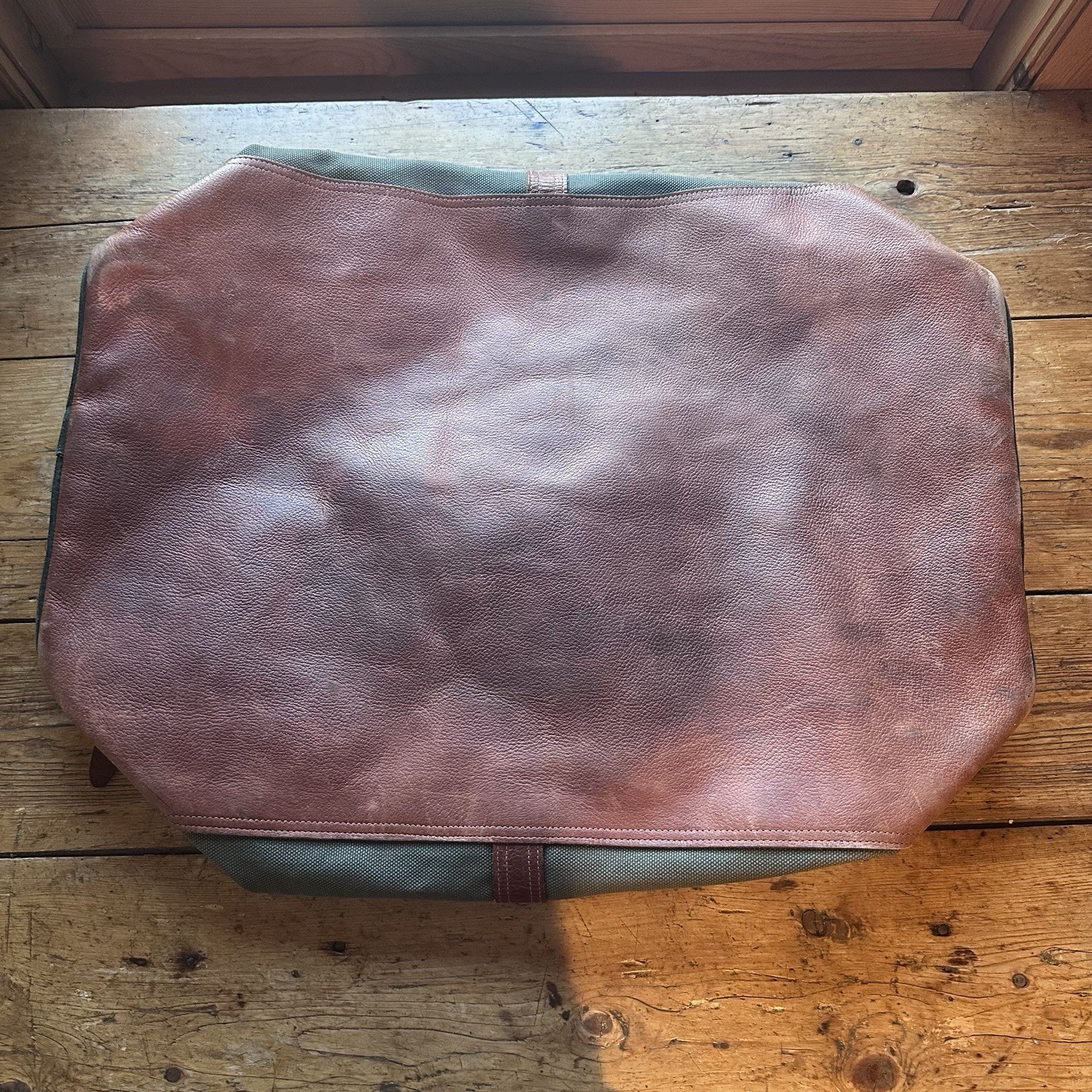 Vtg Orvis Battenkill Green Canvas Leather Bottom XL Duffle Bag 27”x20”x14”