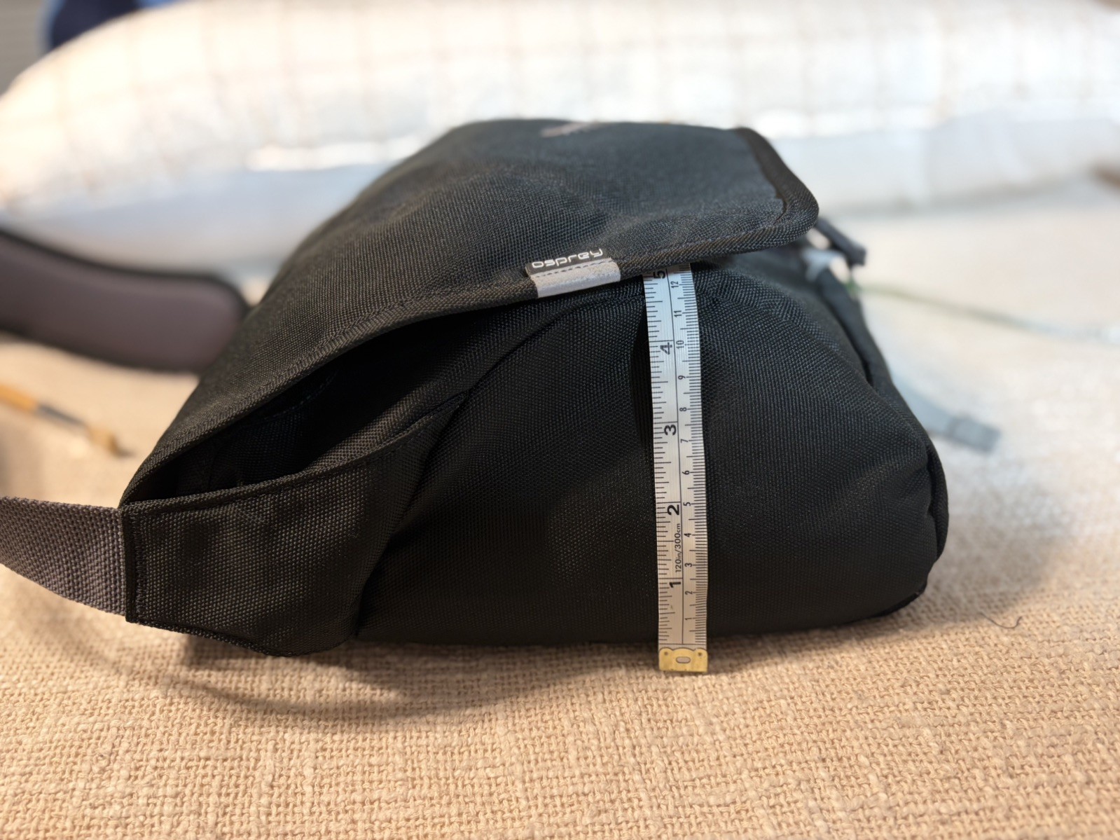 Osprey Backwoods Black Messenger Bag Adjustable Strap Buckle Closure Outdoor EUC