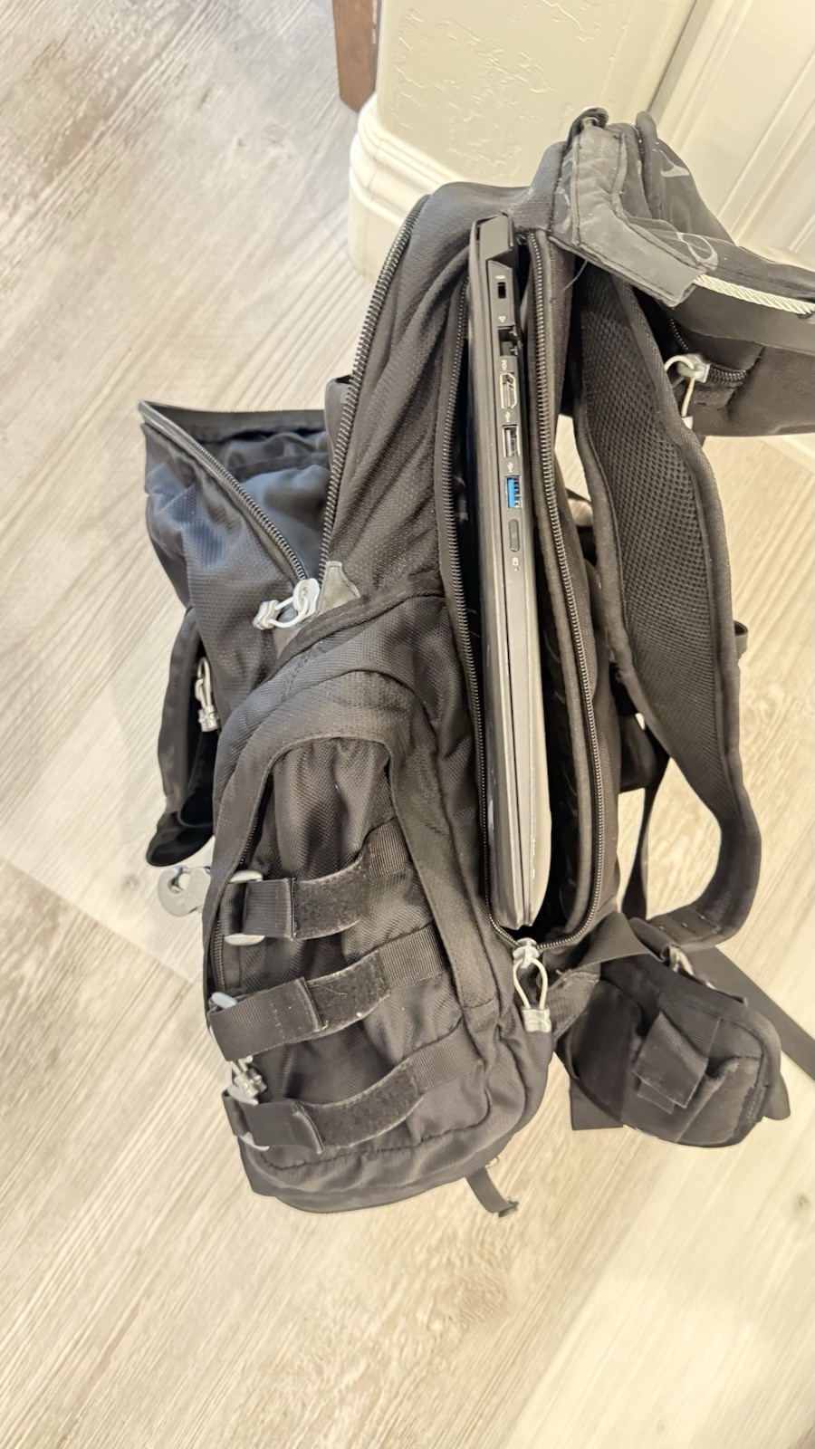 Oakley 34L Kitchen Sink Backpack – Black (92060AODM)