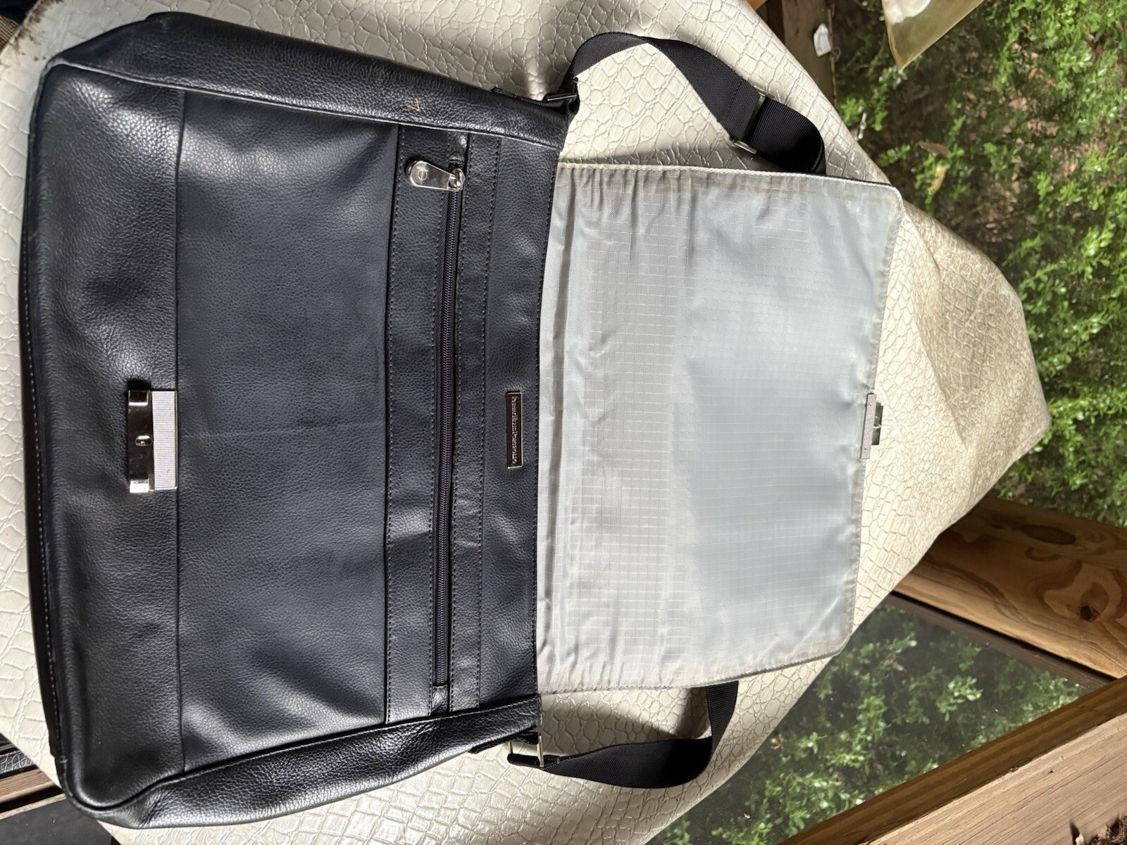 Perry Ellis Portfolio Messenger Bag Black Genuine Leather Laptop Travel Shoulder