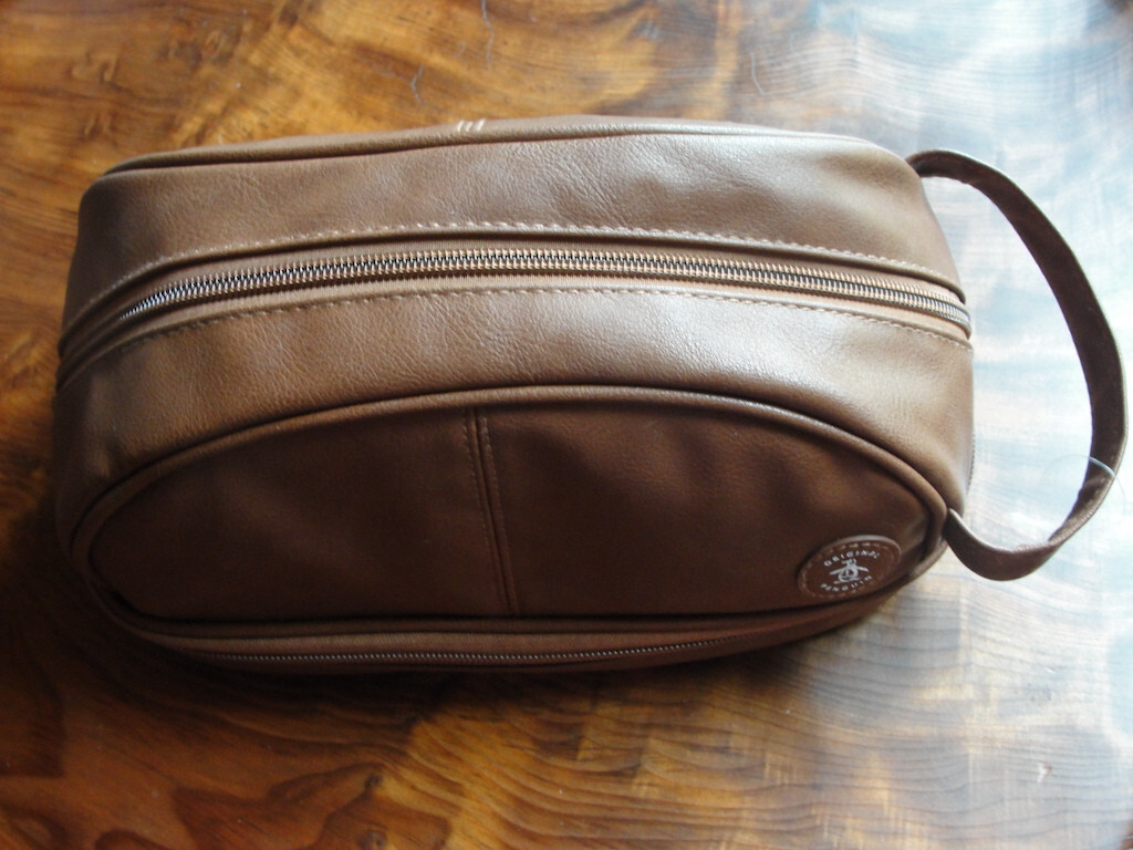 ORIGINAL PENGUIN Brown zip-up toiletry – travel – Shaving Kit Bag, NEW