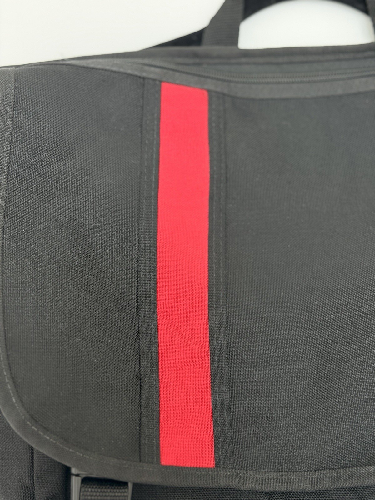 Manhattan Portage Black Messenger Bag Red Stripe Yellow Lining Inner Pockets
