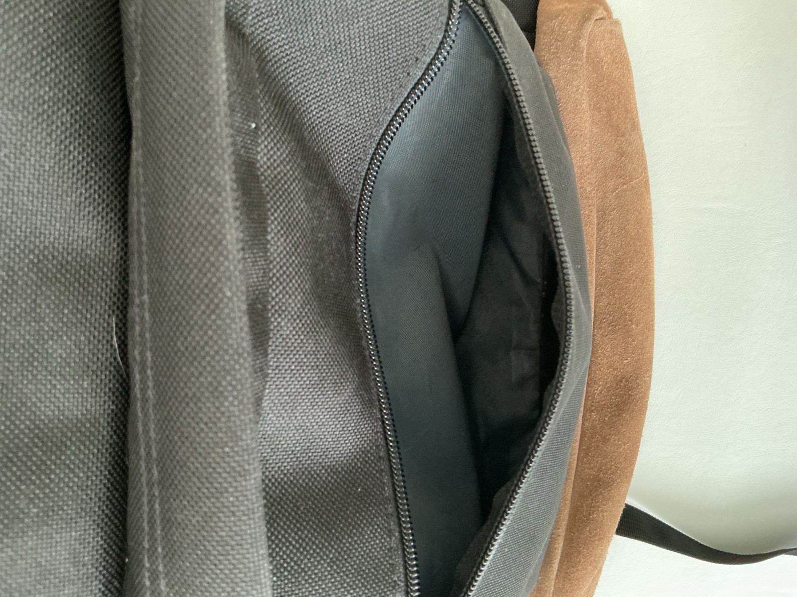 Classic JanSport Right Pack Backpack – Black w/Brown Suede Bottom