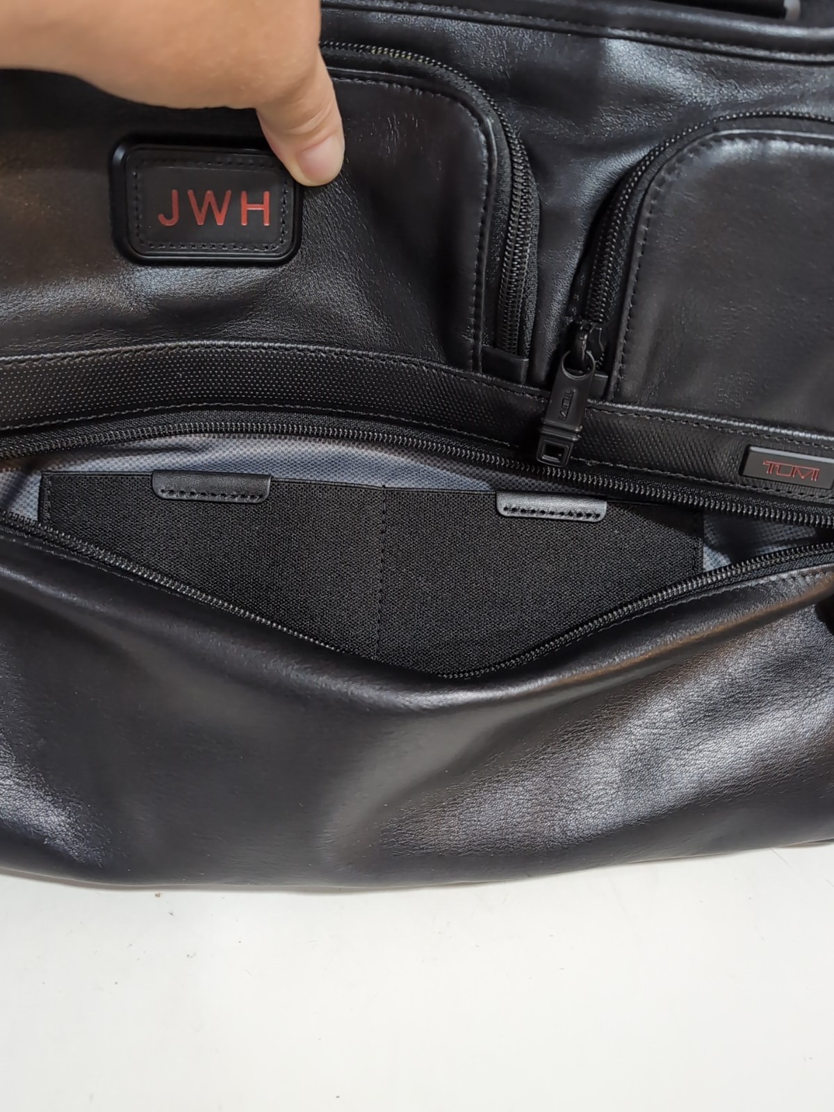 TUMI ALPHA 2 Expandable Laptop Briefcase Black Leather Model 96141 D2 READ