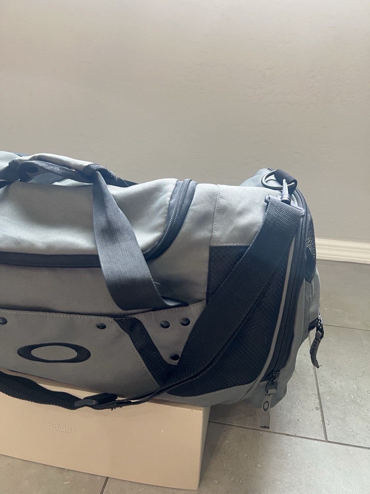 Oakley Tactical Field Weekender Boston Travel Gray Brand Logo Large Duffle Bag