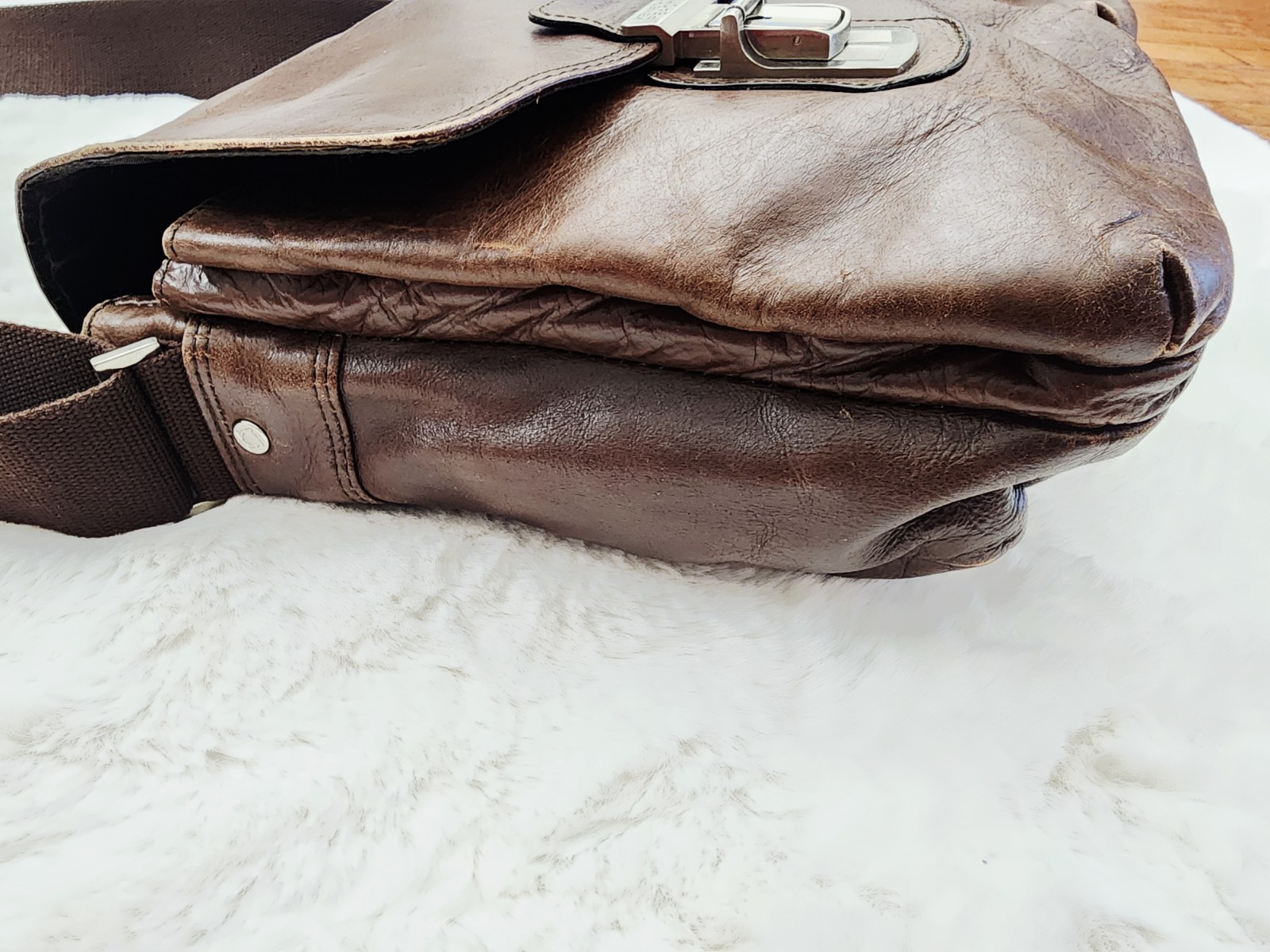 Kenneth Cole Reaction Dark Brown Genuine Leather Messenger Briefcase Crossbody