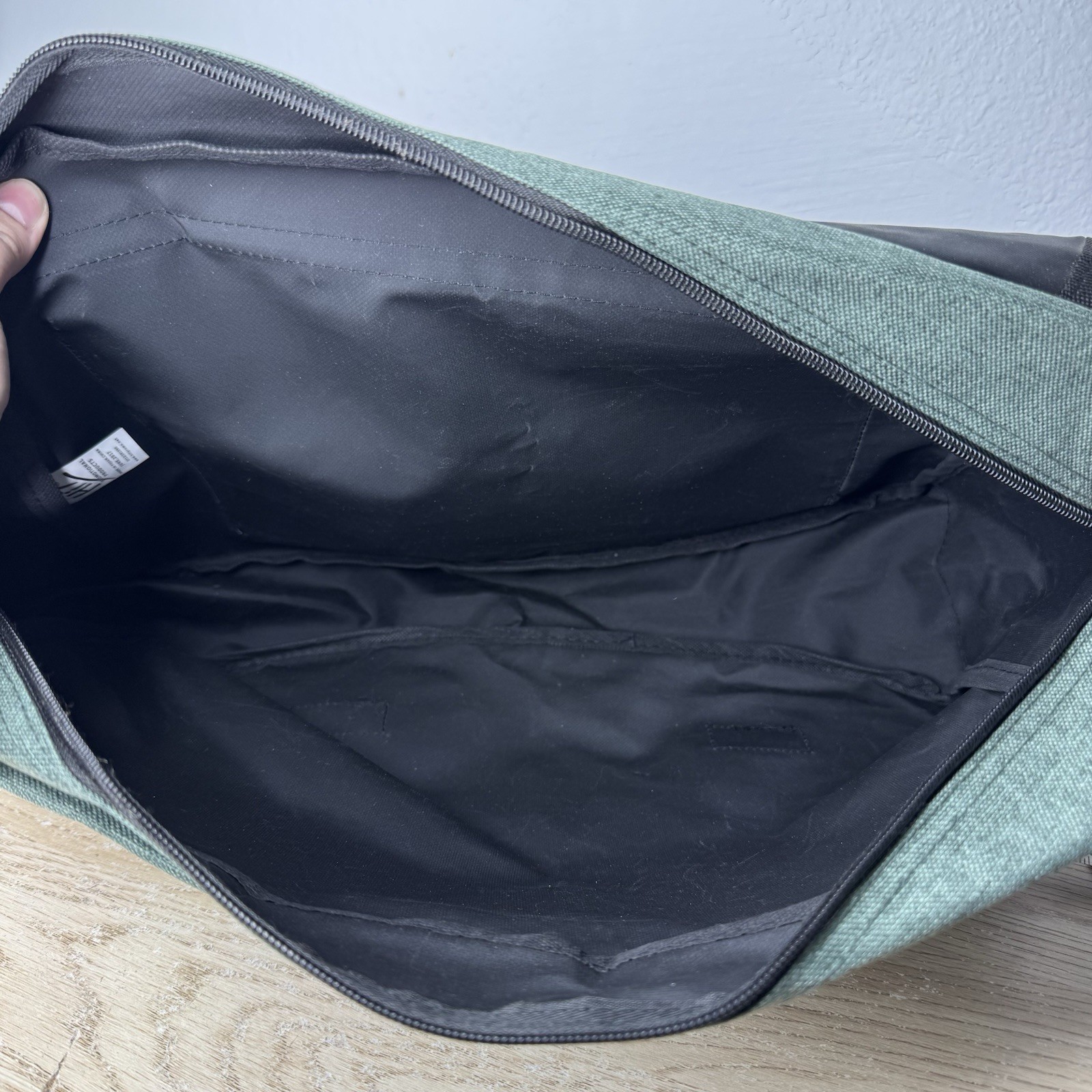 Bass Pro Shops Cabelas Green Satchel Computer Bag Promotional Advertisement Bag