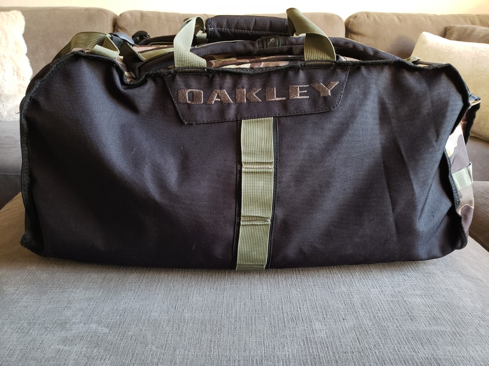 Oakley Tactical Field Gear Duffle Bag Backpack Camo Black – Great Condition!