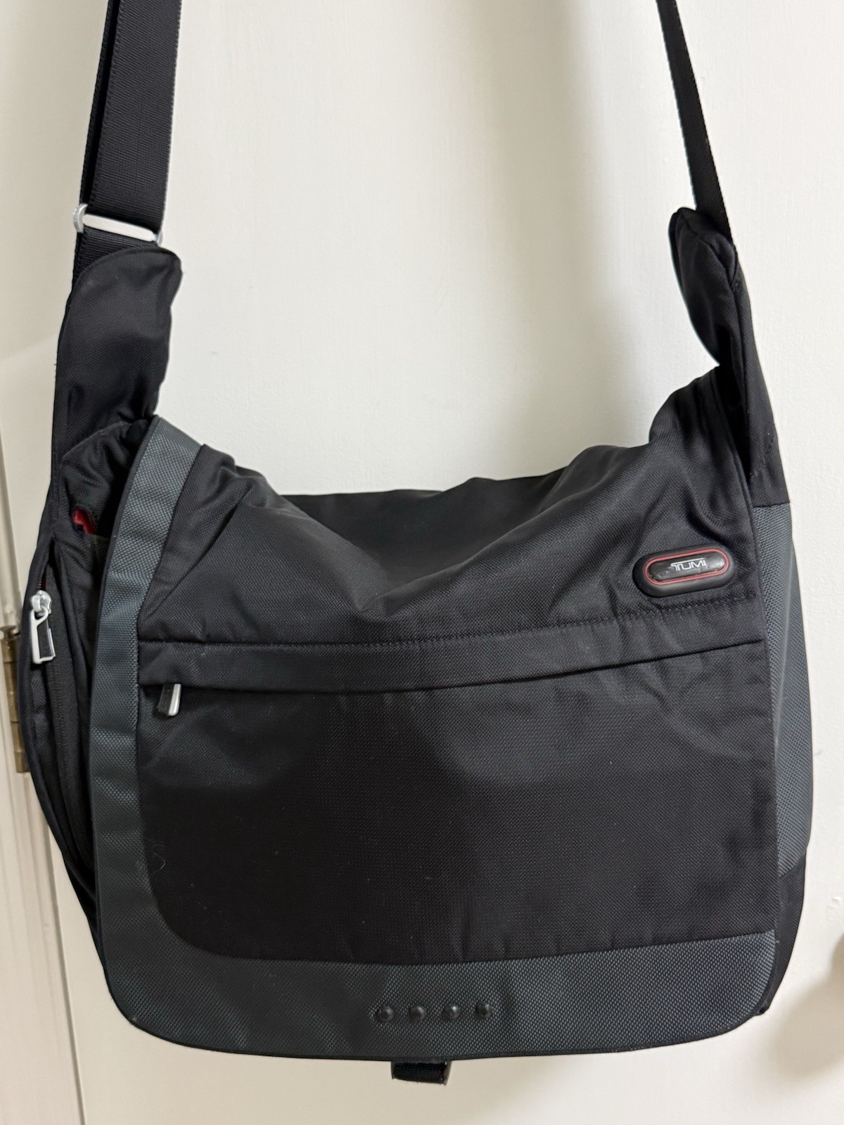 TUMI T-Tech Black Crossbody Laptop Messenger Business Travel Ballistic Nylon Bag